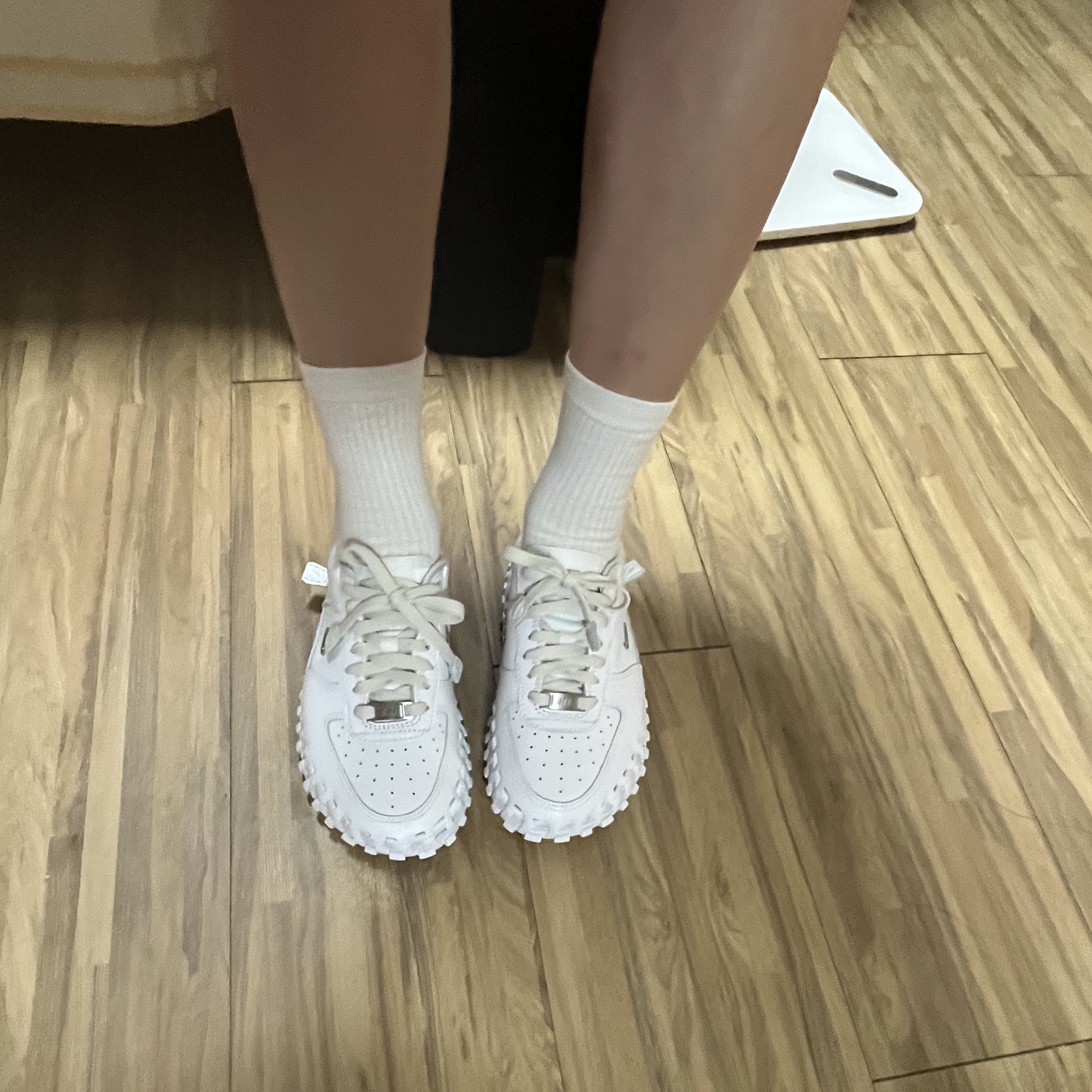 Nike x Jacquemus J Force 1 Low LX SP White, IAB Studio 10th Anniversary T-Shirt White 착용 스타일 - 1