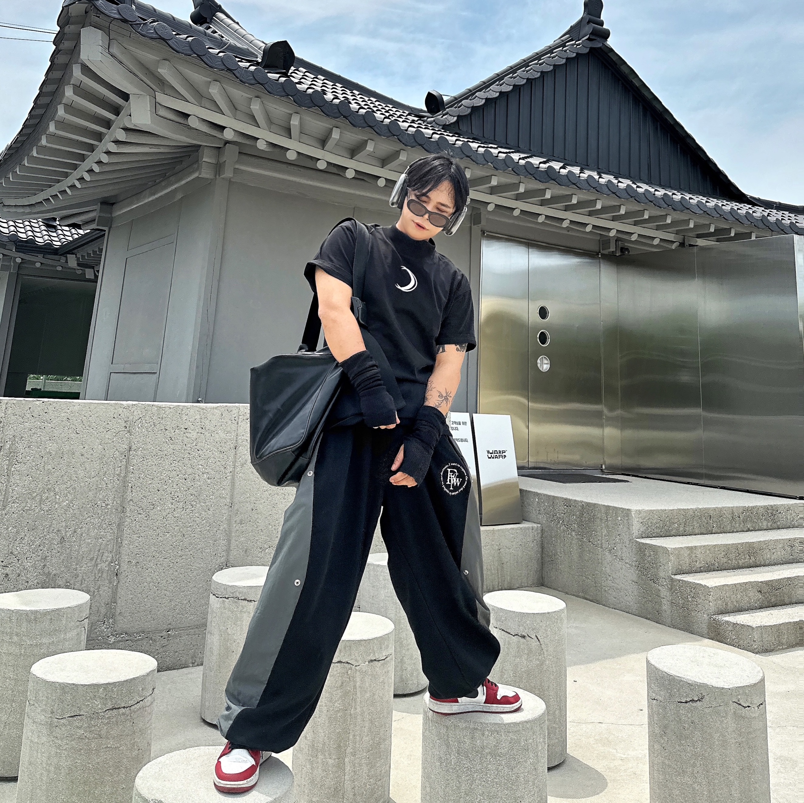 Jordan 1 Mid Chicago 2020, Apple AirPods Max Lightning Space Gray (Korean Ver.) 착용 스타일 - 4