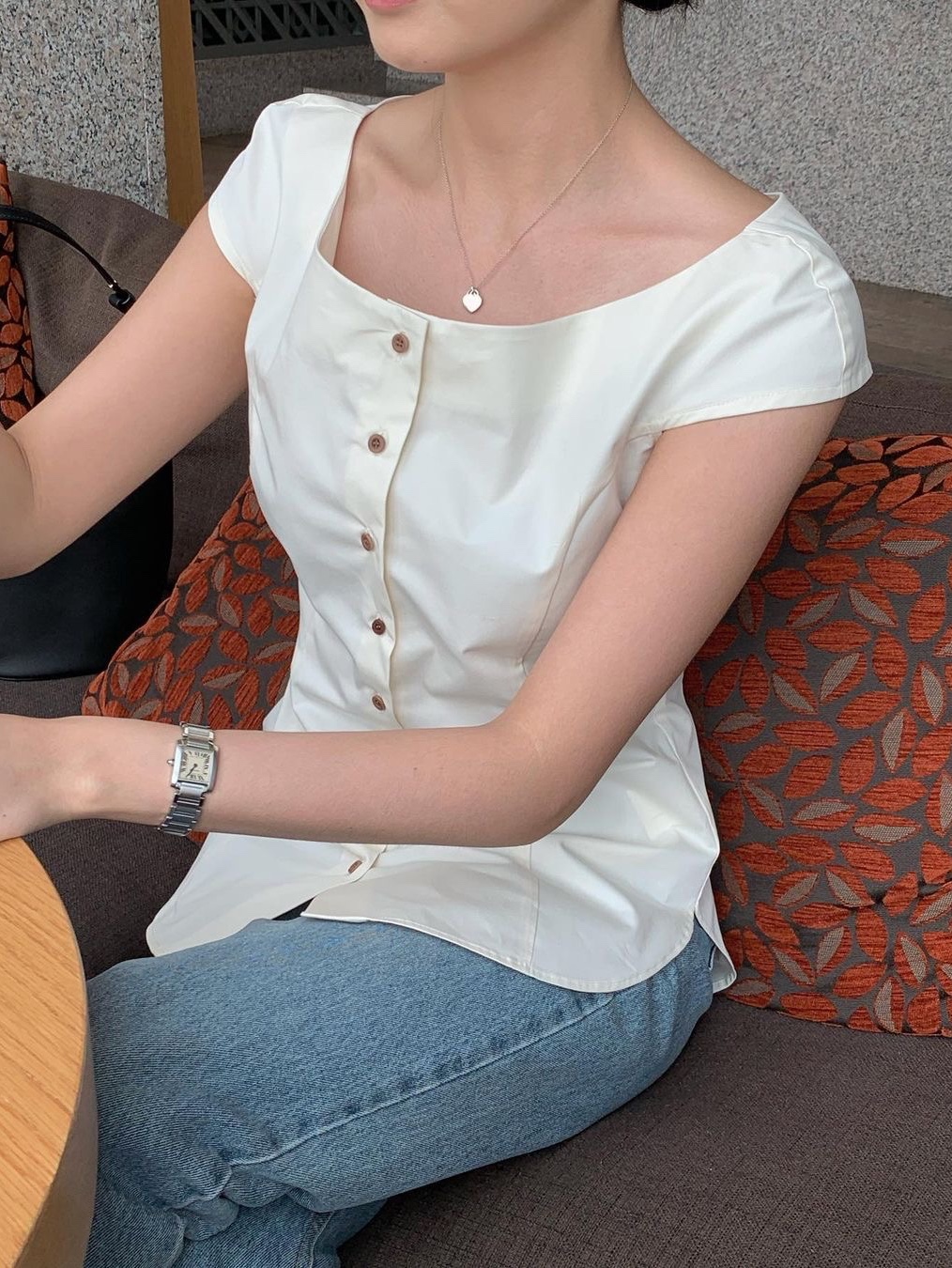 Kindersalmon Women Boat-Neck Blouse Cream 착용 스타일