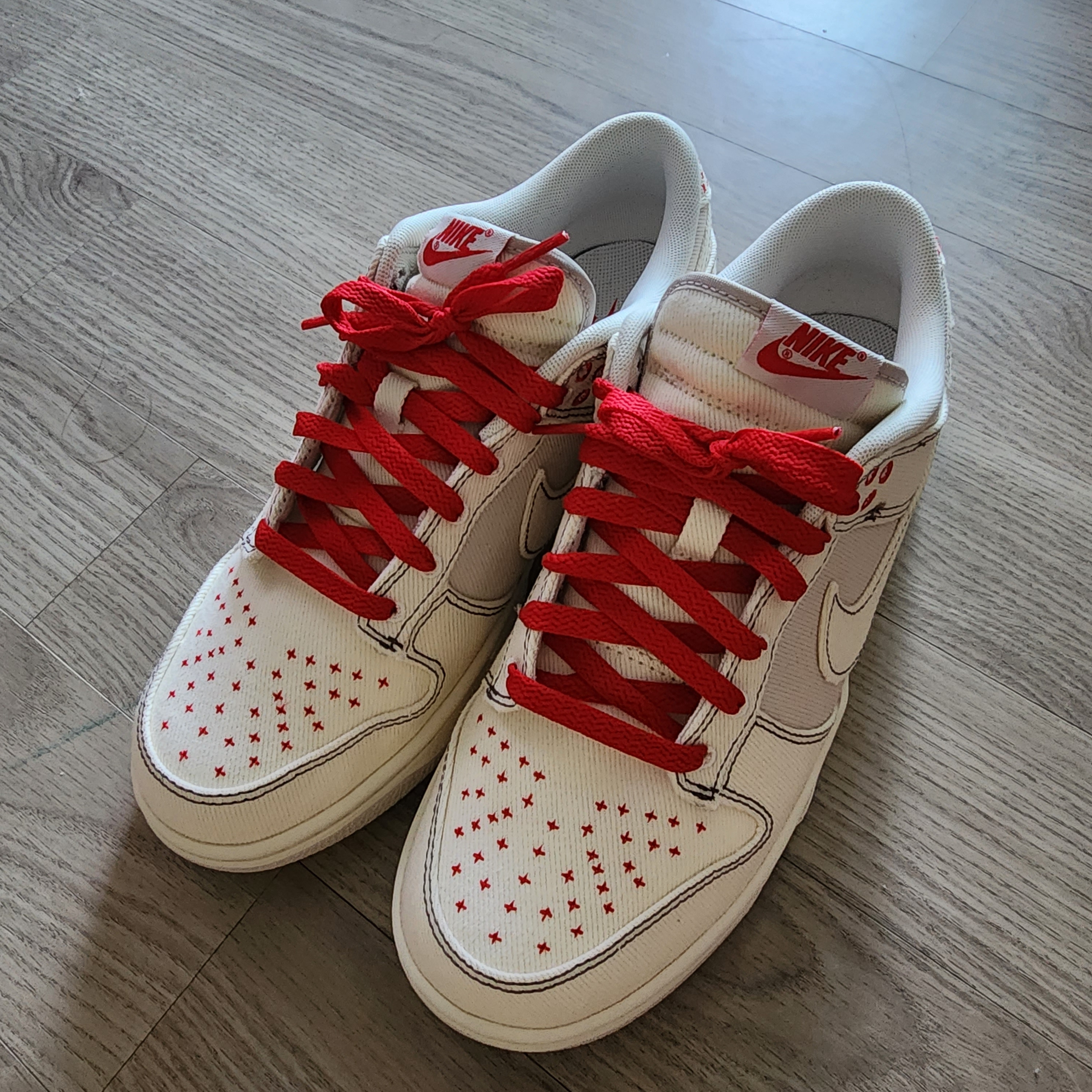 Nike Dunk Low Beige Red 착용 스타일 - 2