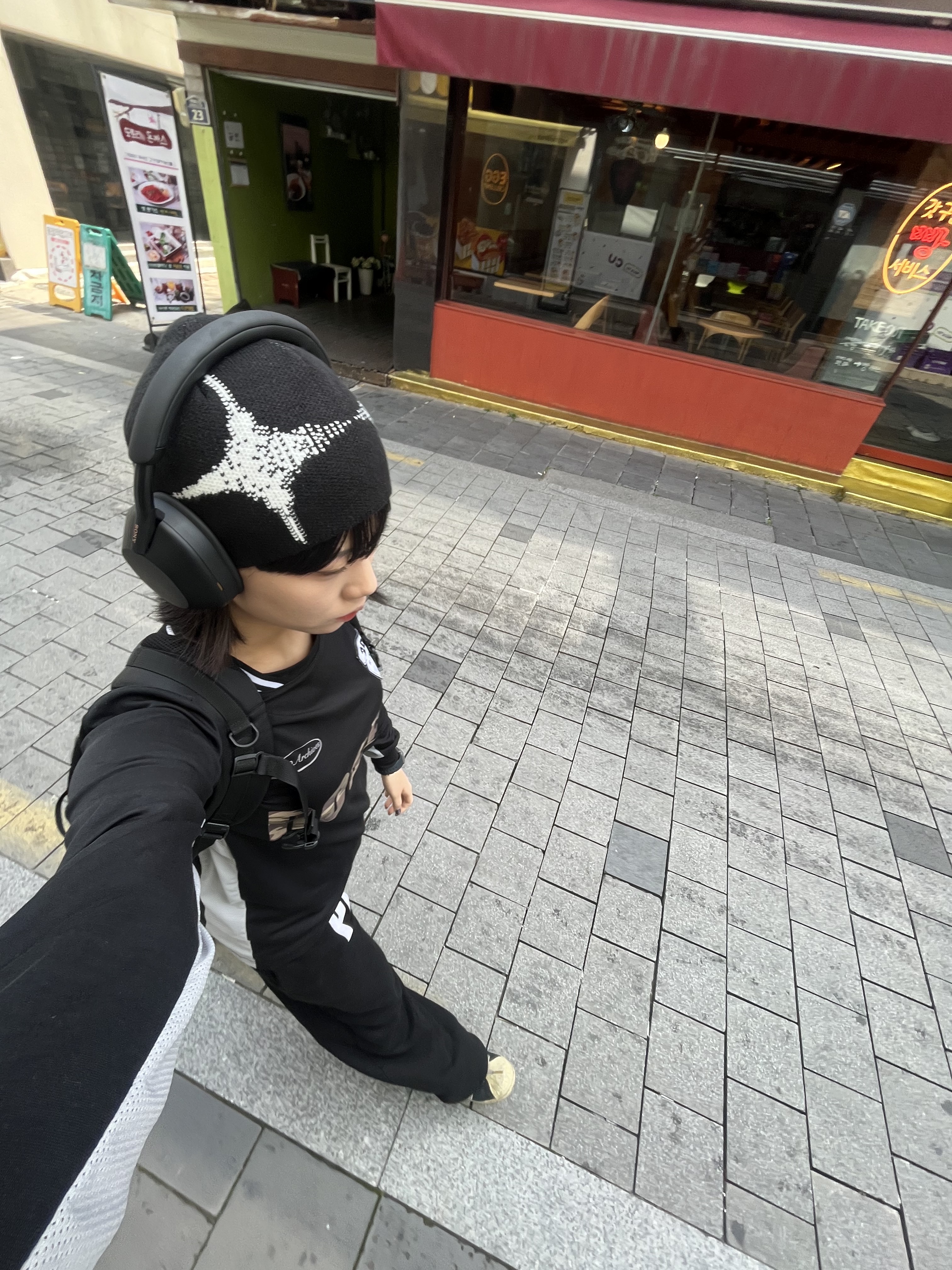2000Archives Sporty T-Shirt Black Camo 착용 스타일