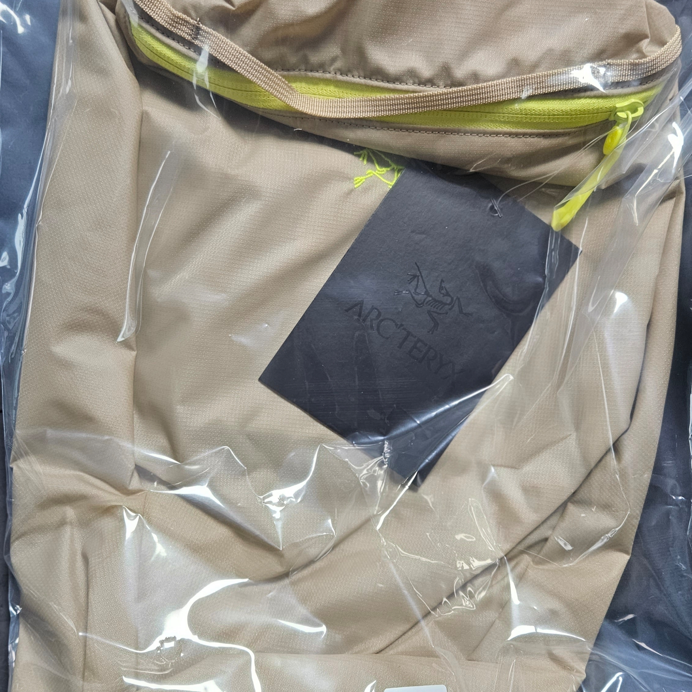 Arc'teryx Heliad 10 Backpack Wicker 착용 스타일
