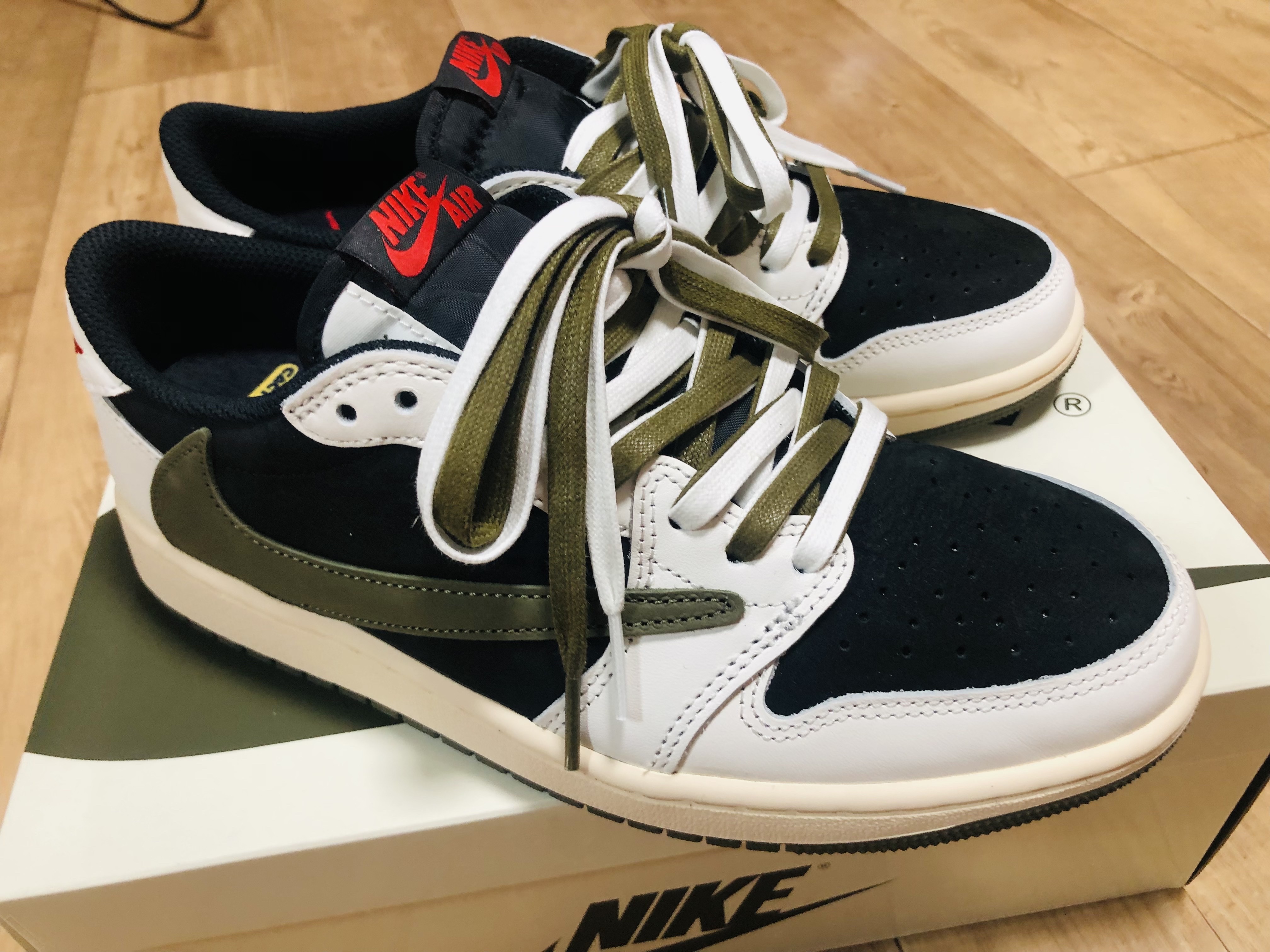 (W) Jordan 1 x Travis Scott Retro Low OG SP Medium Olive 착용 스타일 - 2