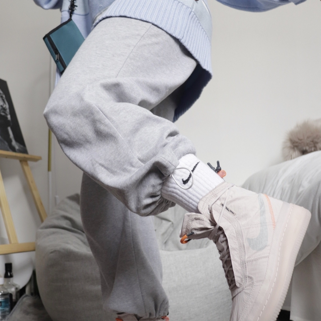 (W) Nike Air Force 1 High Shell Platinum Violet 착용 스타일 - 3