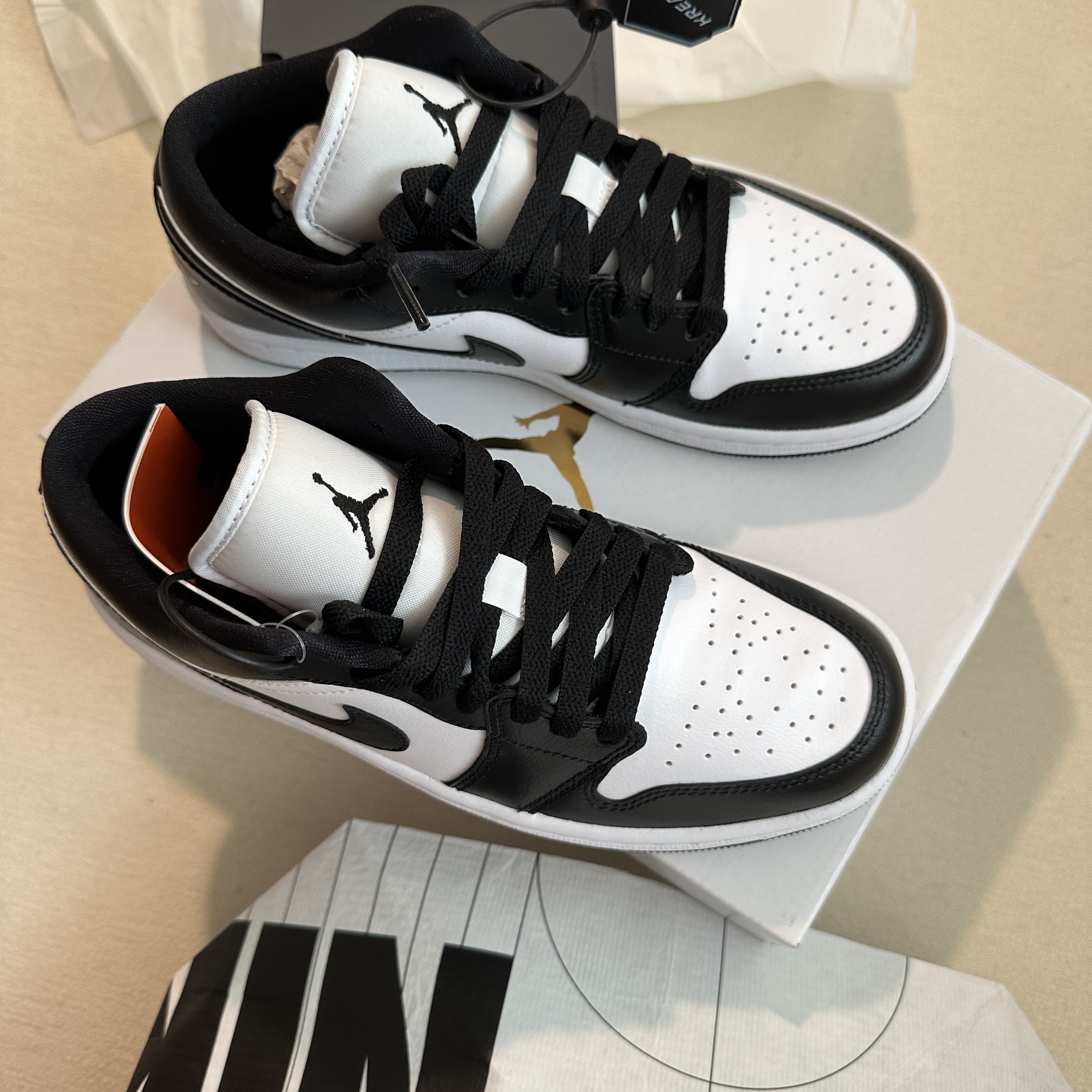 (W) Jordan 1 Low Black and White 착용 스타일 - 2