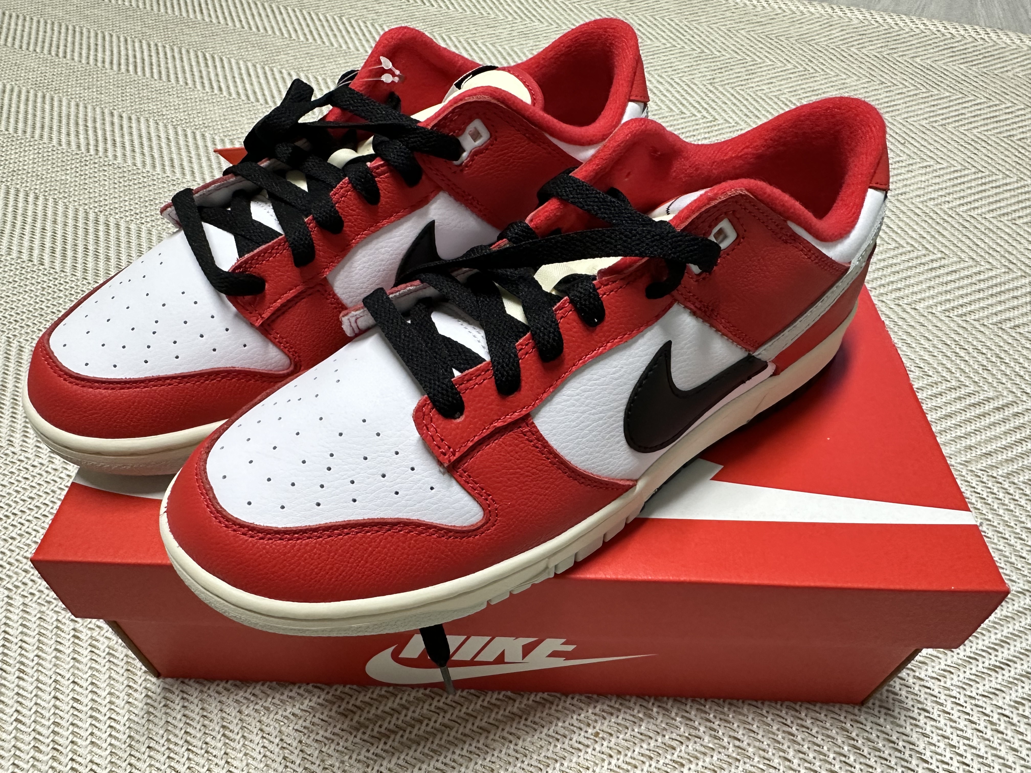 Nike Dunk Low Retro PRM University Red Black 착용 스타일 - 1