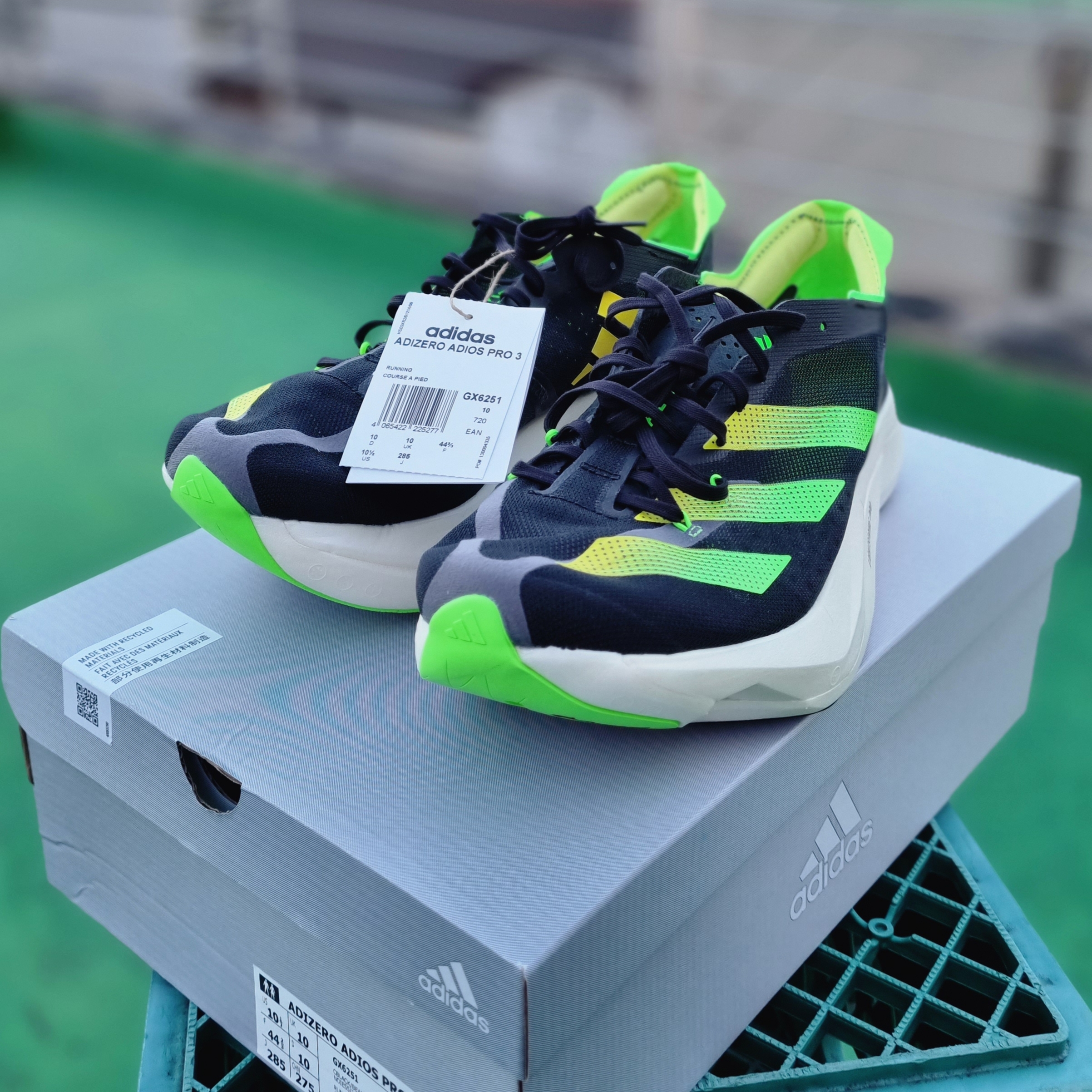 Adidas Adizero Adios Pro 3 Core Black Solar Green 착용 스타일