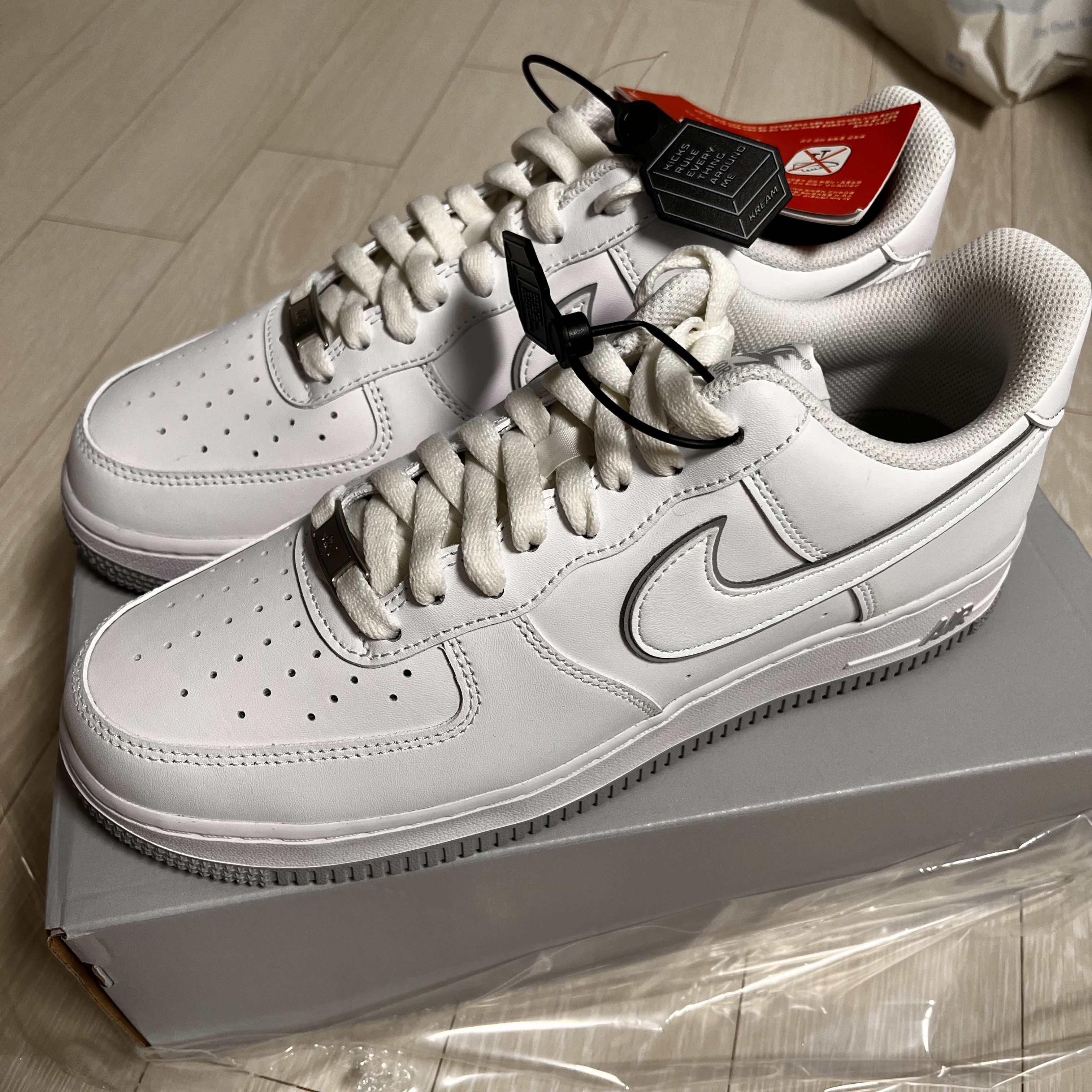 Nike Air Force 1 '07 White Wolf Grey 착용 스타일 - 2