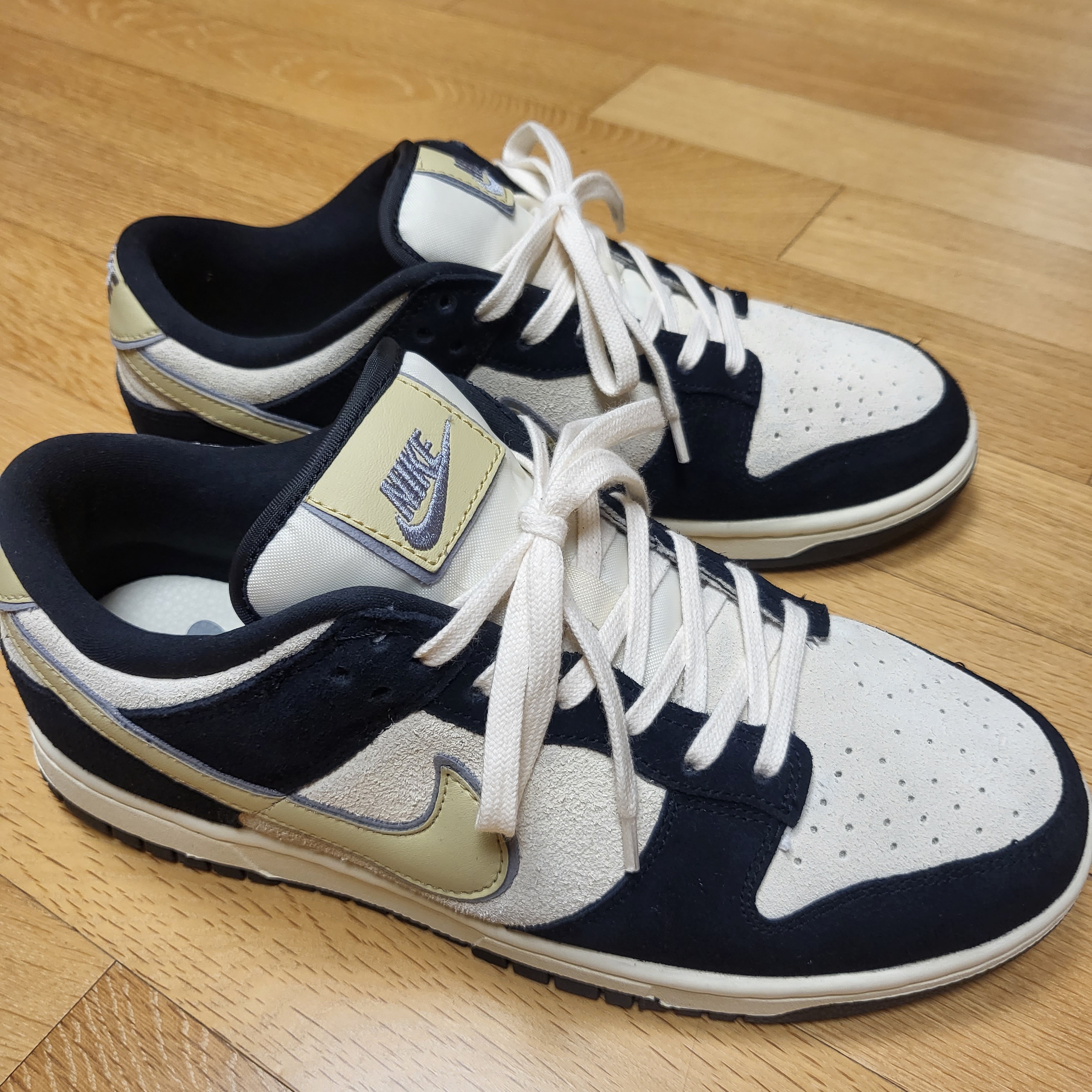 (W) Nike Dunk Low LX Black Suede 착용 스타일 - 2