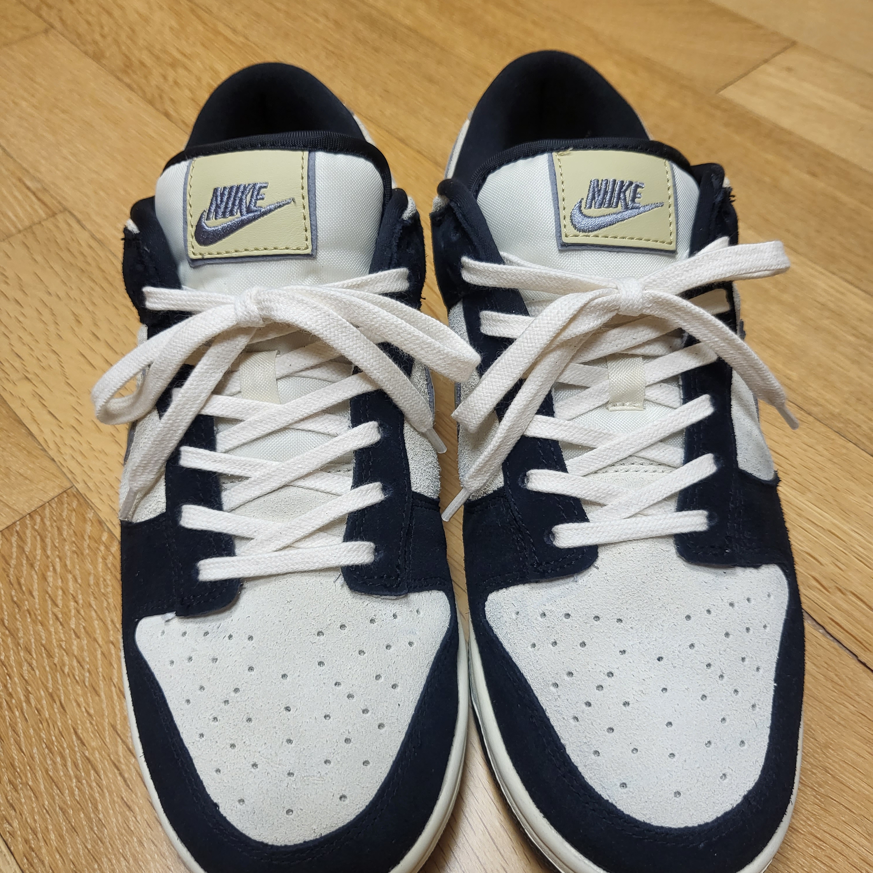 (W) Nike Dunk Low LX Black Suede 착용 스타일 - 1