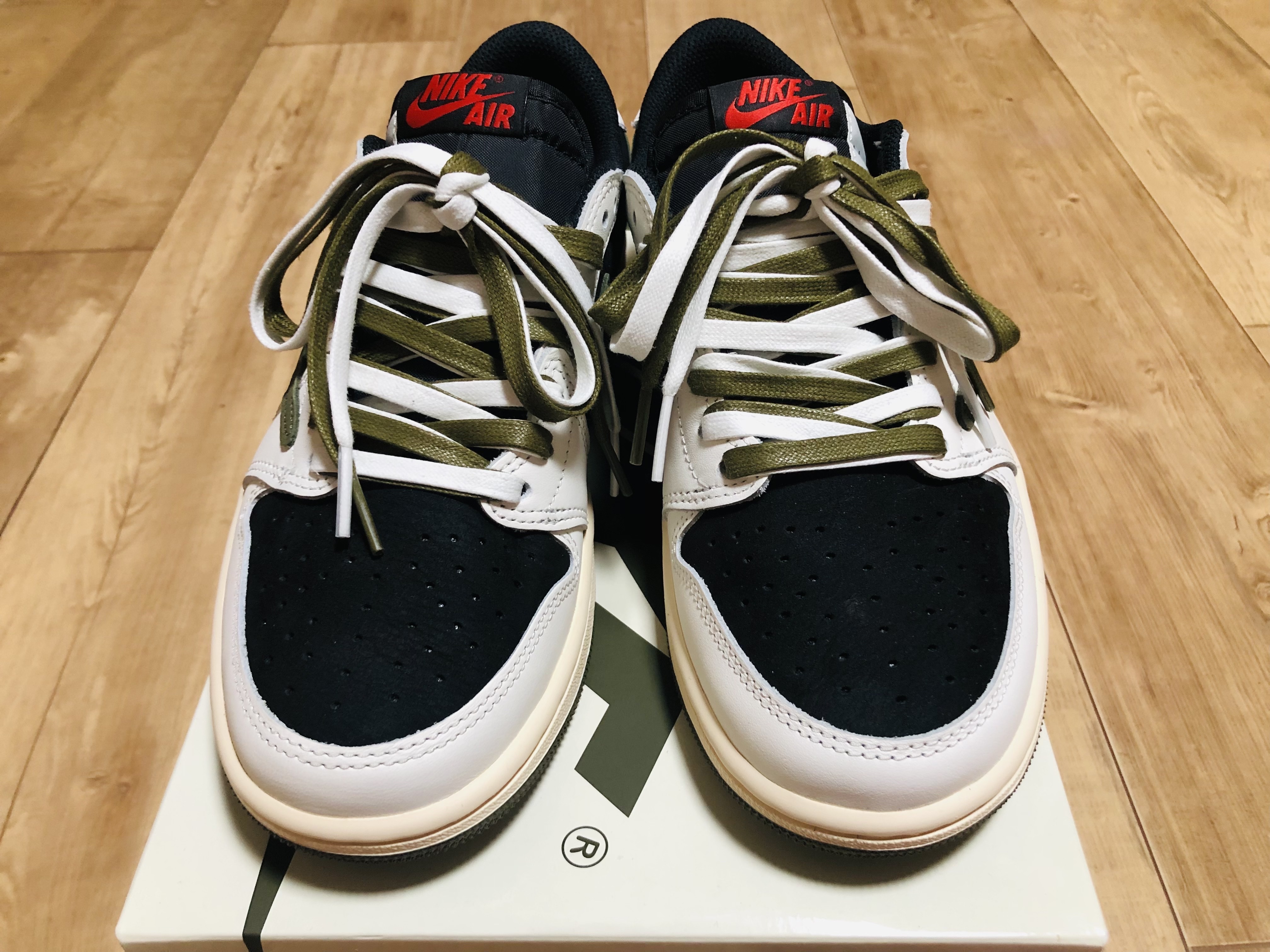 (W) Jordan 1 x Travis Scott Retro Low OG SP Medium Olive 착용 스타일 - 3