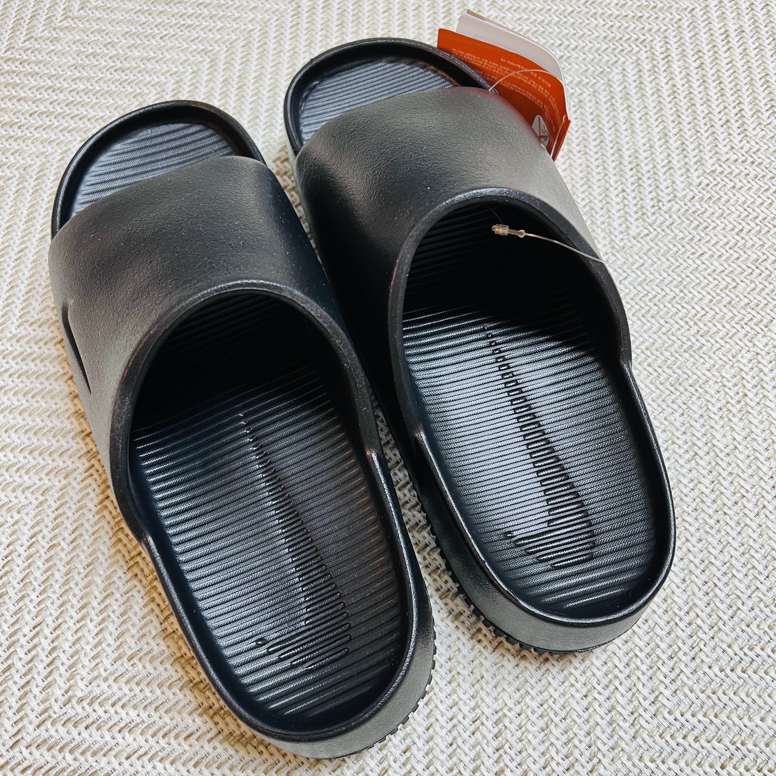 Nike Calm Slide Black 착용 스타일 - 2