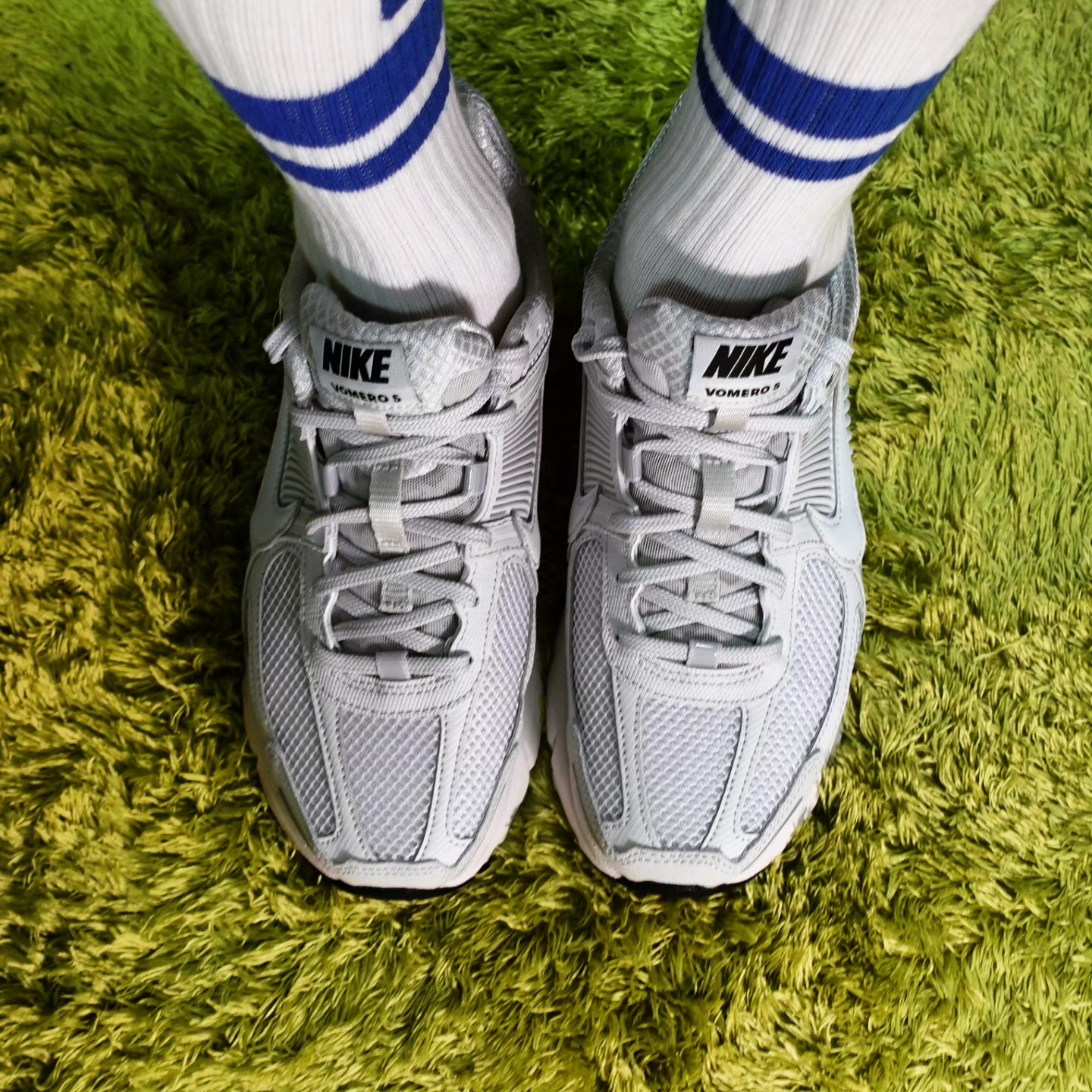 Nike Zoom Vomero 5 SP Vast Grey 2023, Nike Zoom Vomero 5 SP Vast Grey 2019 착용 스타일 - 3