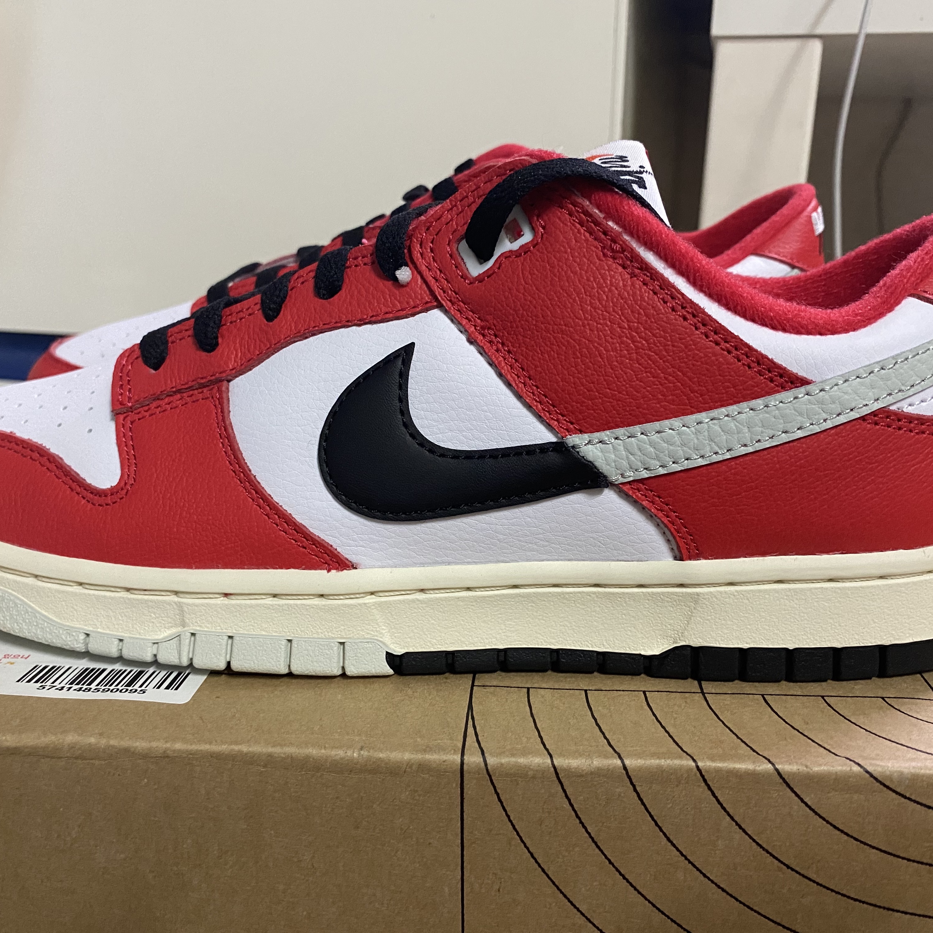 Nike Dunk Low Retro PRM University Red Black 착용 스타일 - 4