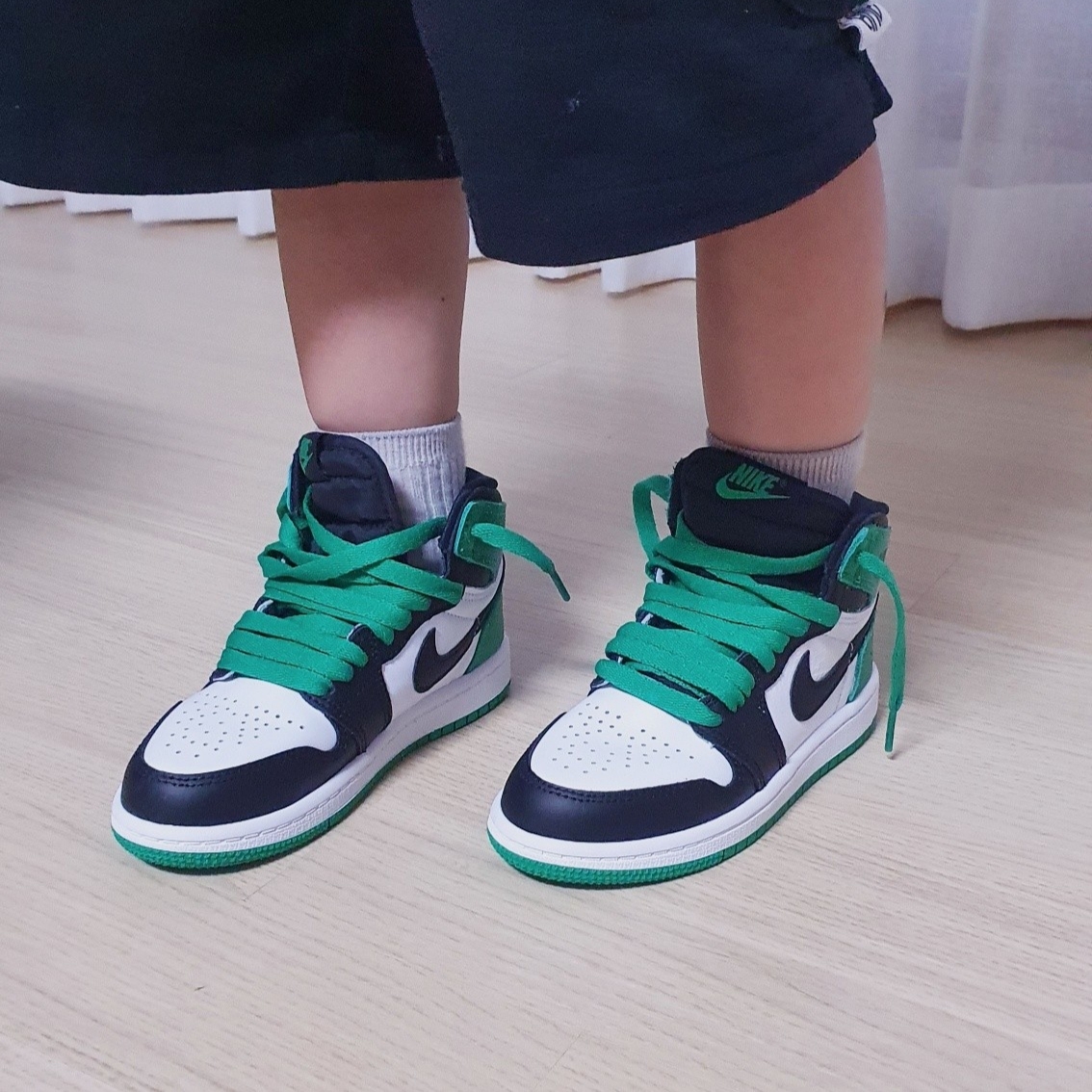 (PS) Jordan 1 Retro High OG Black and Lucky Green 착용 스타일 - 4