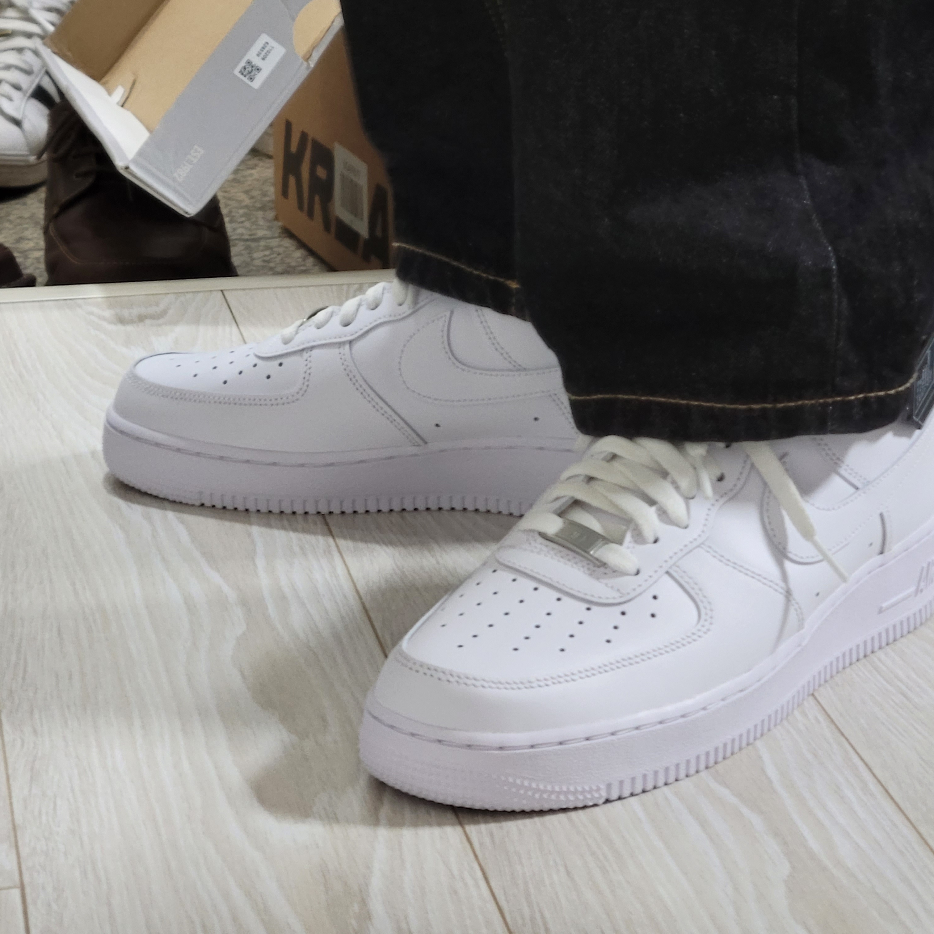 Nike Air Force 1 '07 Low White 착용 스타일 - 3