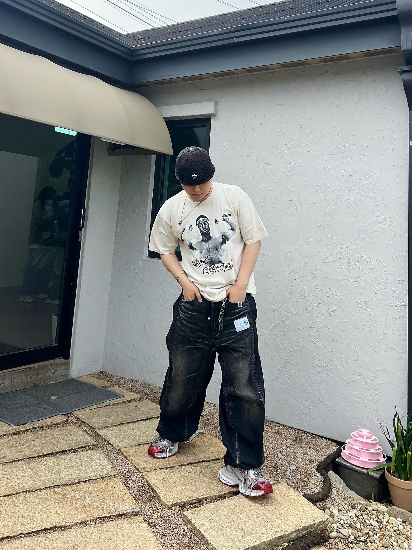 Balenciaga 3XL Sneakers White Red, Stussy x Martine Rose Stand Firm Pigment Dyed T-Shirt Natural 착용 스타일 - 1