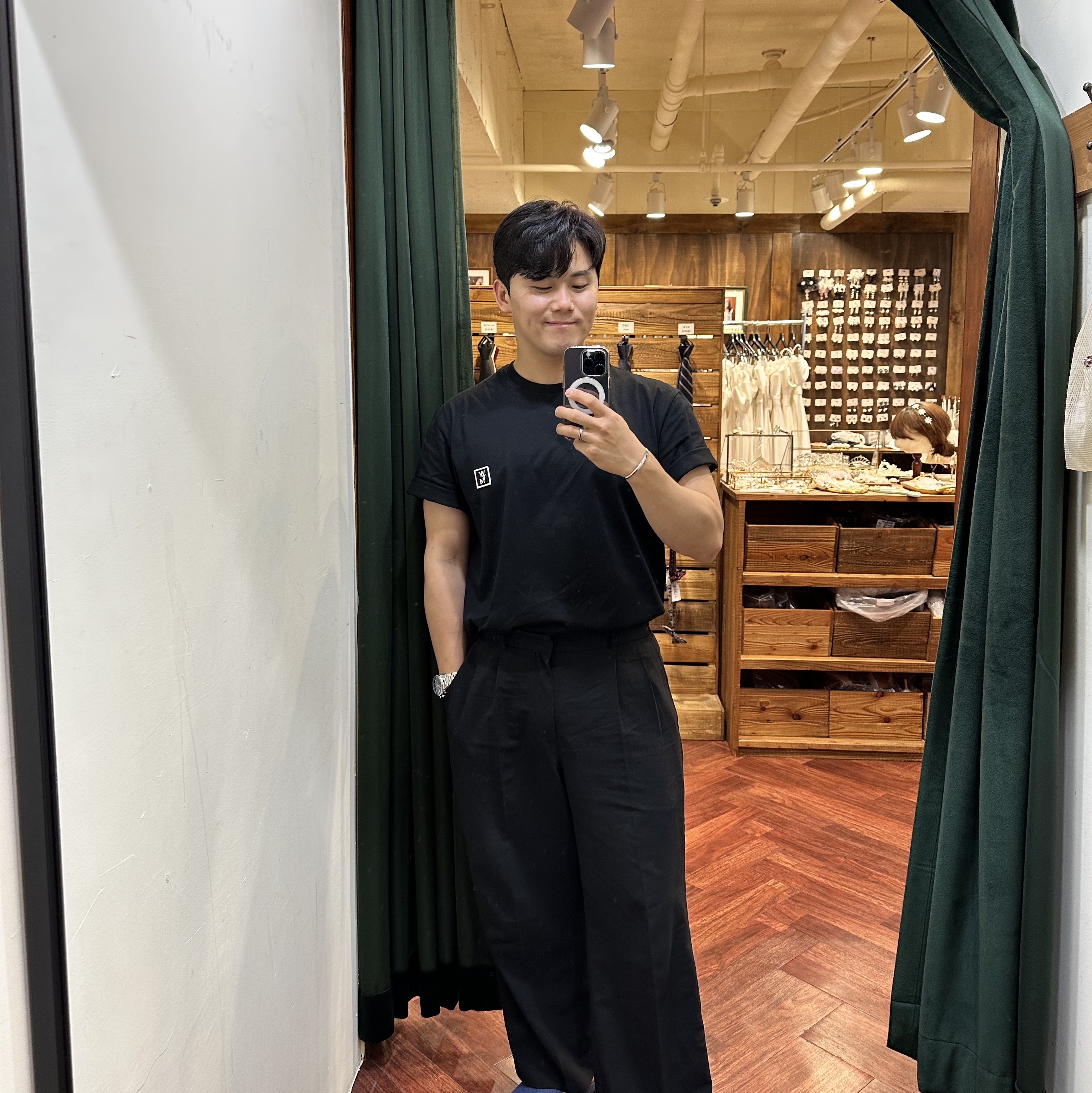 Wooyoungmi Cotton Back Logo T-shirt Black - 23SS 착용 스타일 - 1