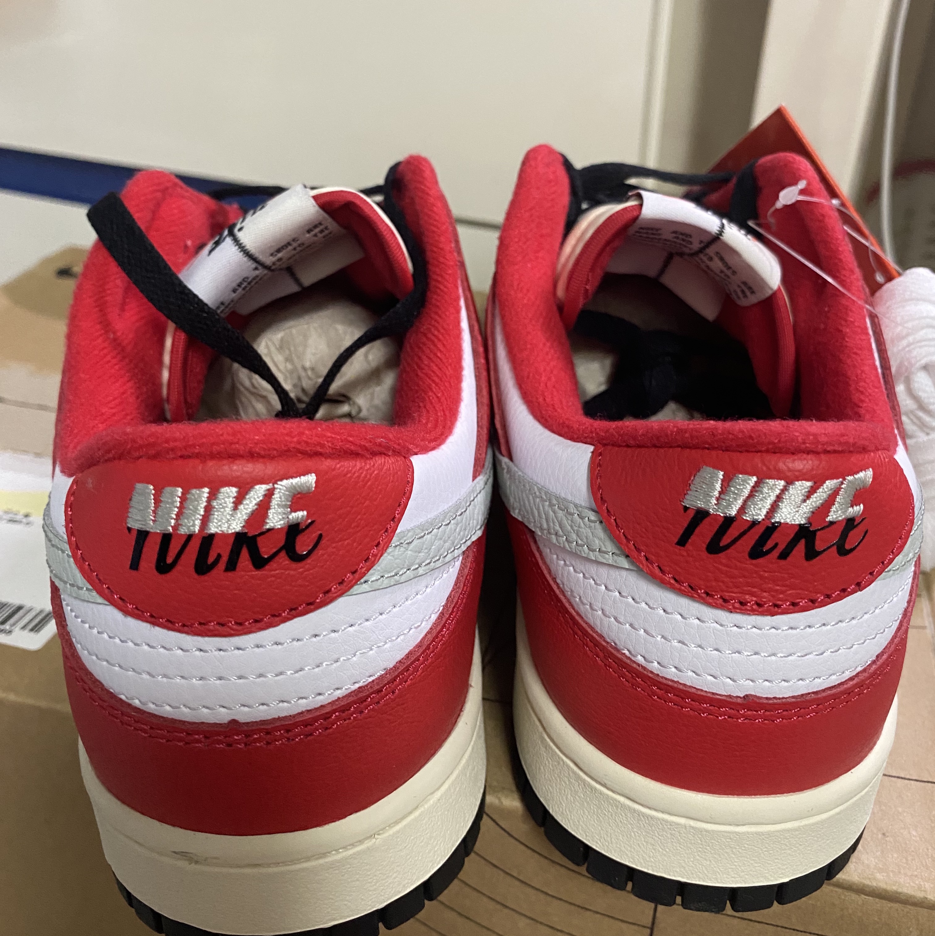 Nike Dunk Low Retro PRM University Red Black 착용 스타일 - 2