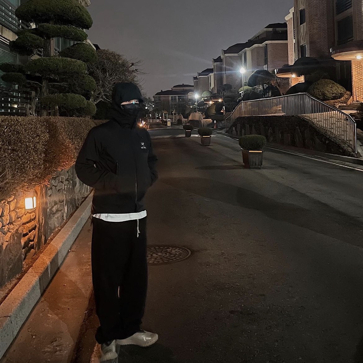Nike ACG Mountain Fly Gore-Tex Khaki, Arc'teryx Beta SV Jacket Black 착용 스타일