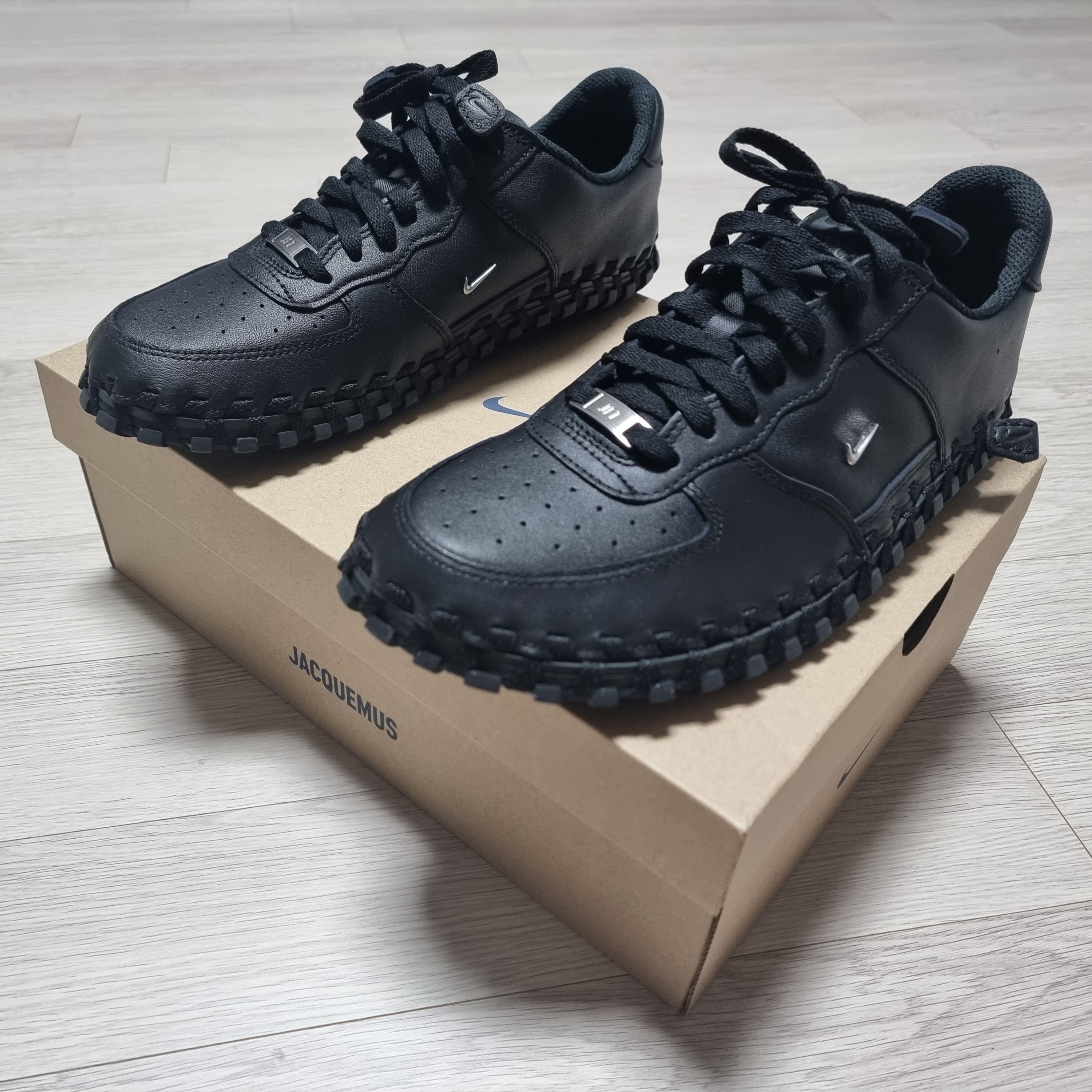 Nike x Jacquemus J Force 1 Low LX SP Black 착용 스타일 - 1