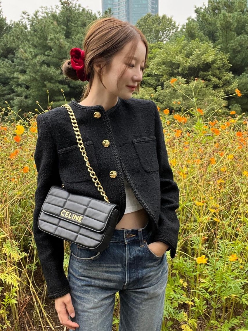 Celine Chain Shoulder Bag Matelasse Monochrome Celine in Quilted Goatskin Black 착용 스타일