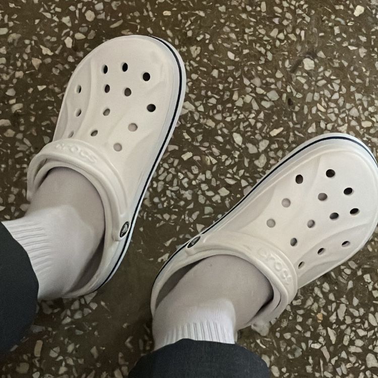 Crocs Bayaband Clog White Navy 착용 스타일