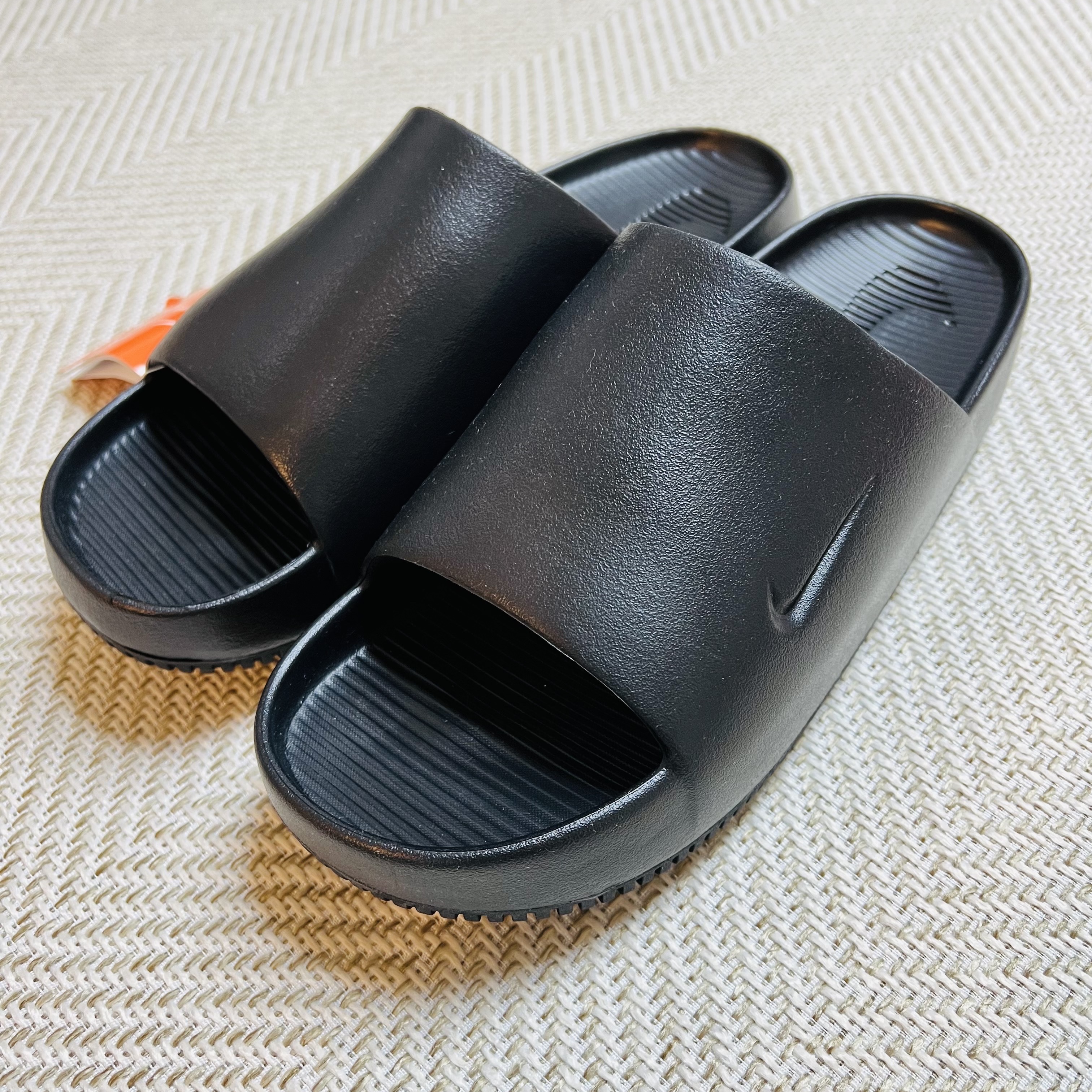 Nike Calm Slide Black 착용 스타일 - 1
