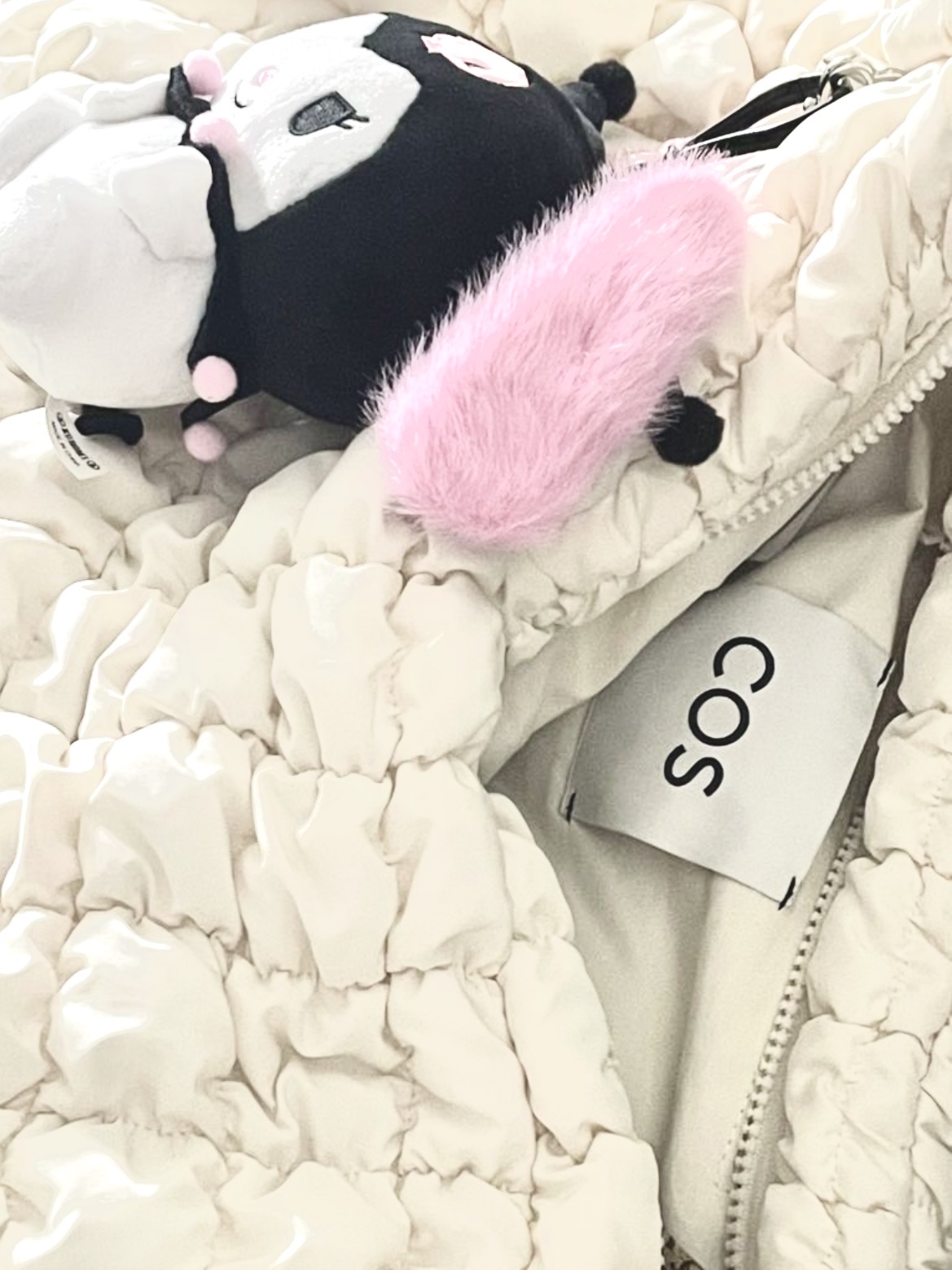 COS Quilted Oversized Shoulder Bag Off White Light Beige 착용 스타일