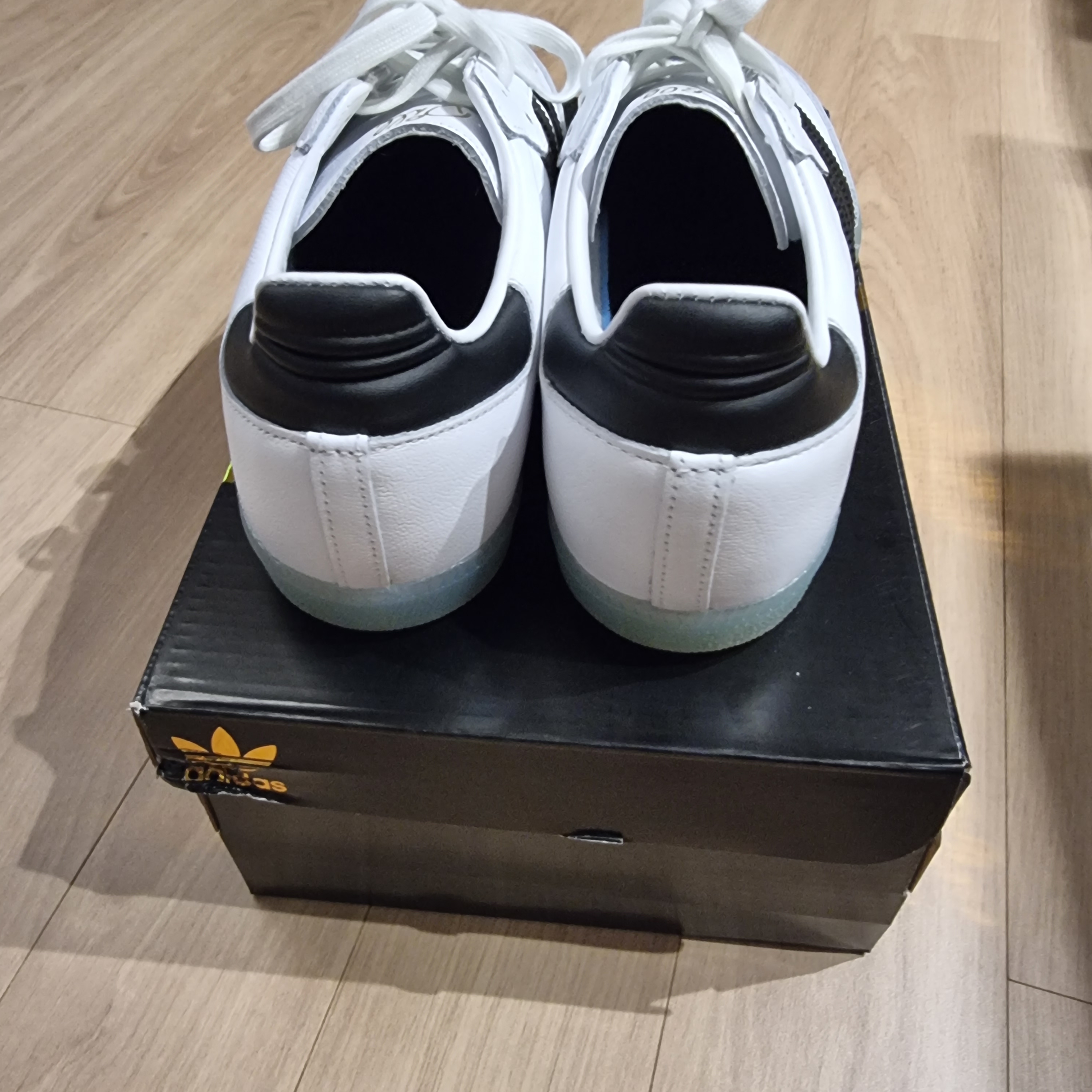 Adidas x Dill Samba White Black 착용 스타일 - 2