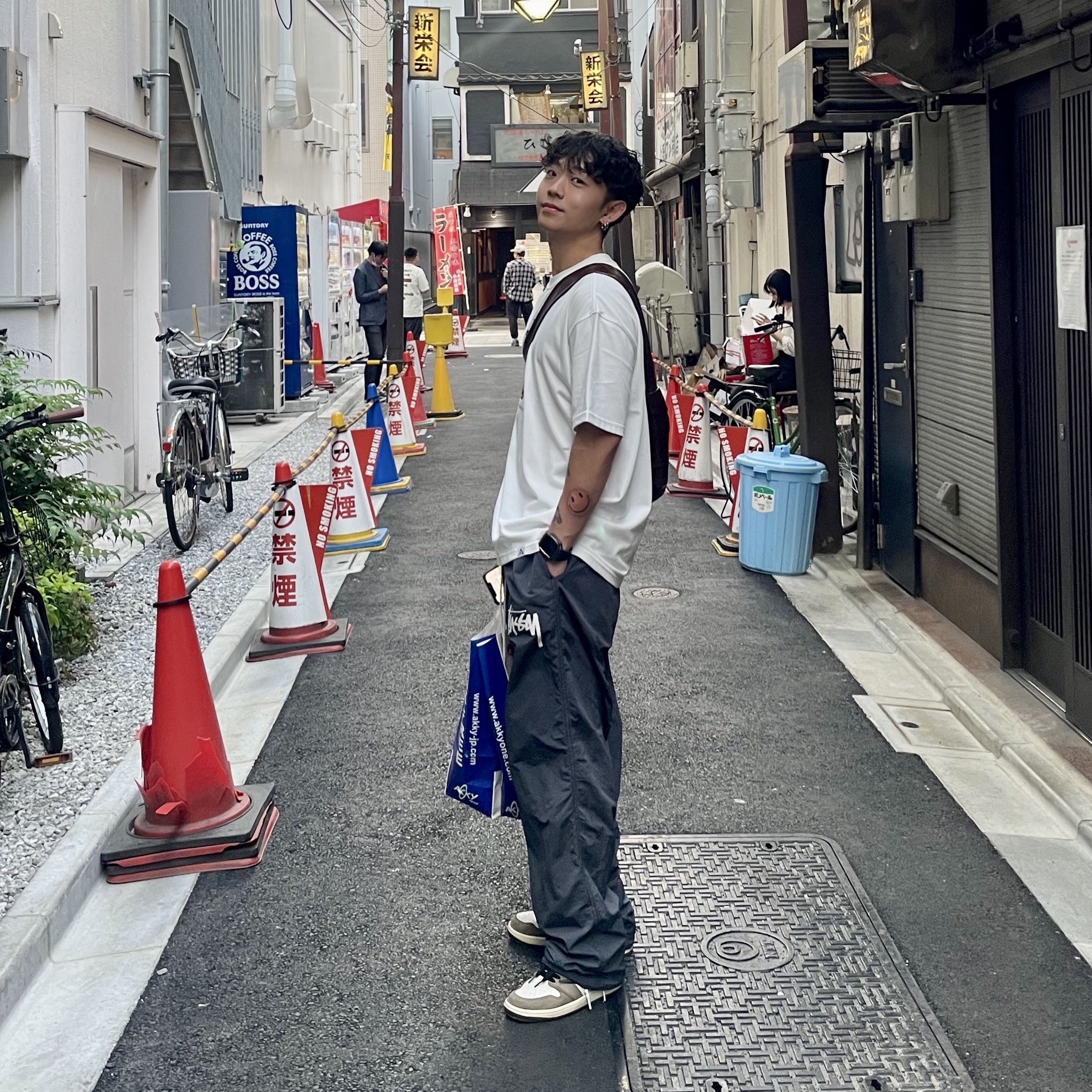 Nike x Stussy Beach Pants Off Noir, Jordan 1 x Travis Scott Retro High OG SP Mocha 착용 스타일