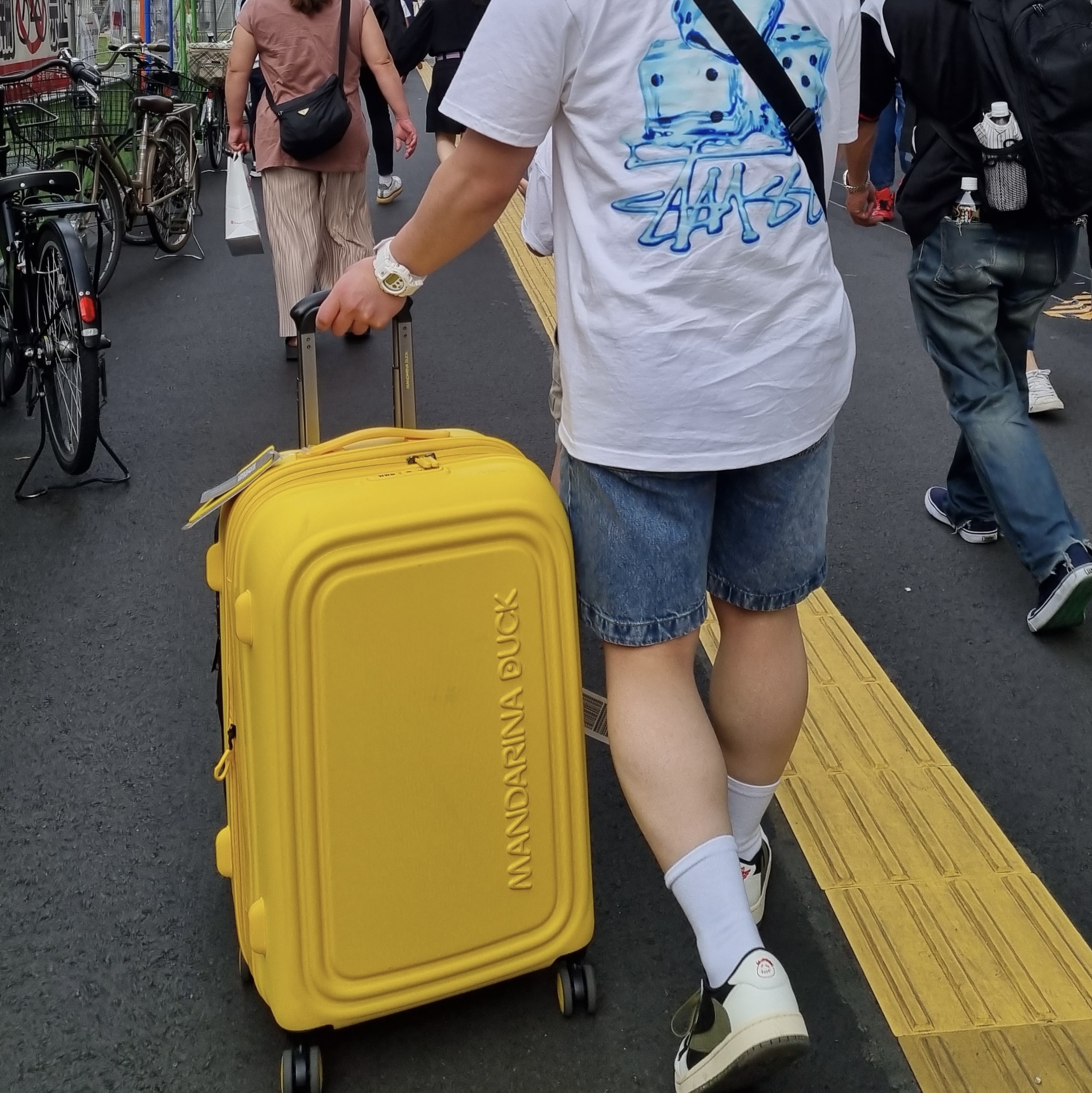 (W) Jordan 1 x Travis Scott Retro Low OG SP Medium Olive, Stussy Melted T-Shirt White 착용 스타일