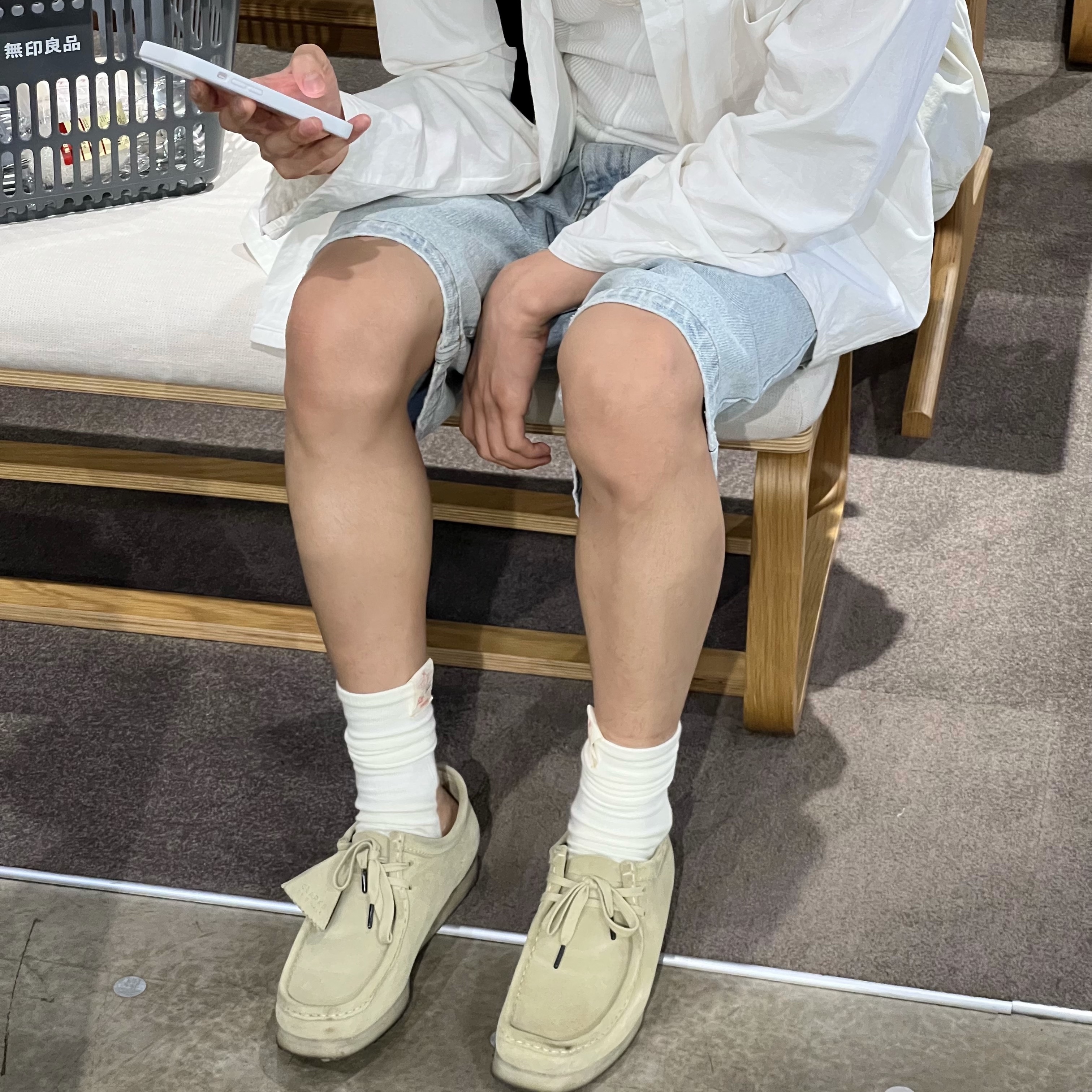 Clarks Wallabee Maple Suede, Jordan x Union Everyday Essential 3.0 Crew Socks Cashmere 착용 스타일