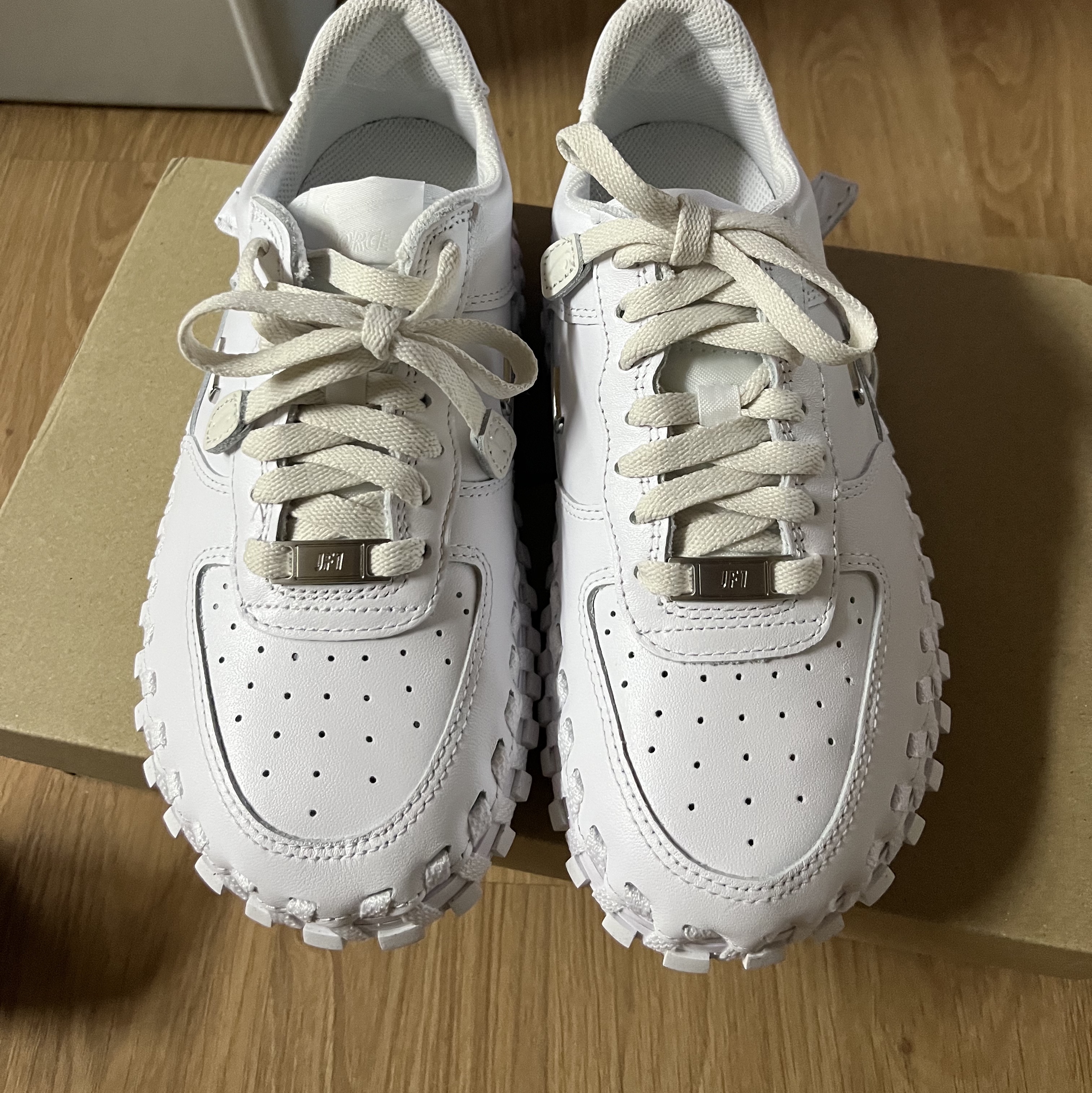 Nike x Jacquemus J Force 1 Low LX SP White, IAB Studio 10th Anniversary T-Shirt White 착용 스타일 - 4