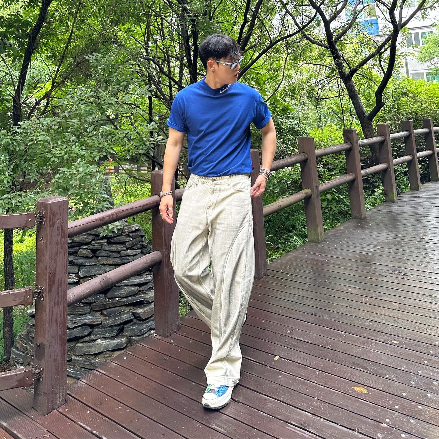 Converse x JW Anderson Run Star Hike Hi Glitter, Gentle Monster Nine Part Piece GC5 Translucent Gray 착용 스타일 - 1
