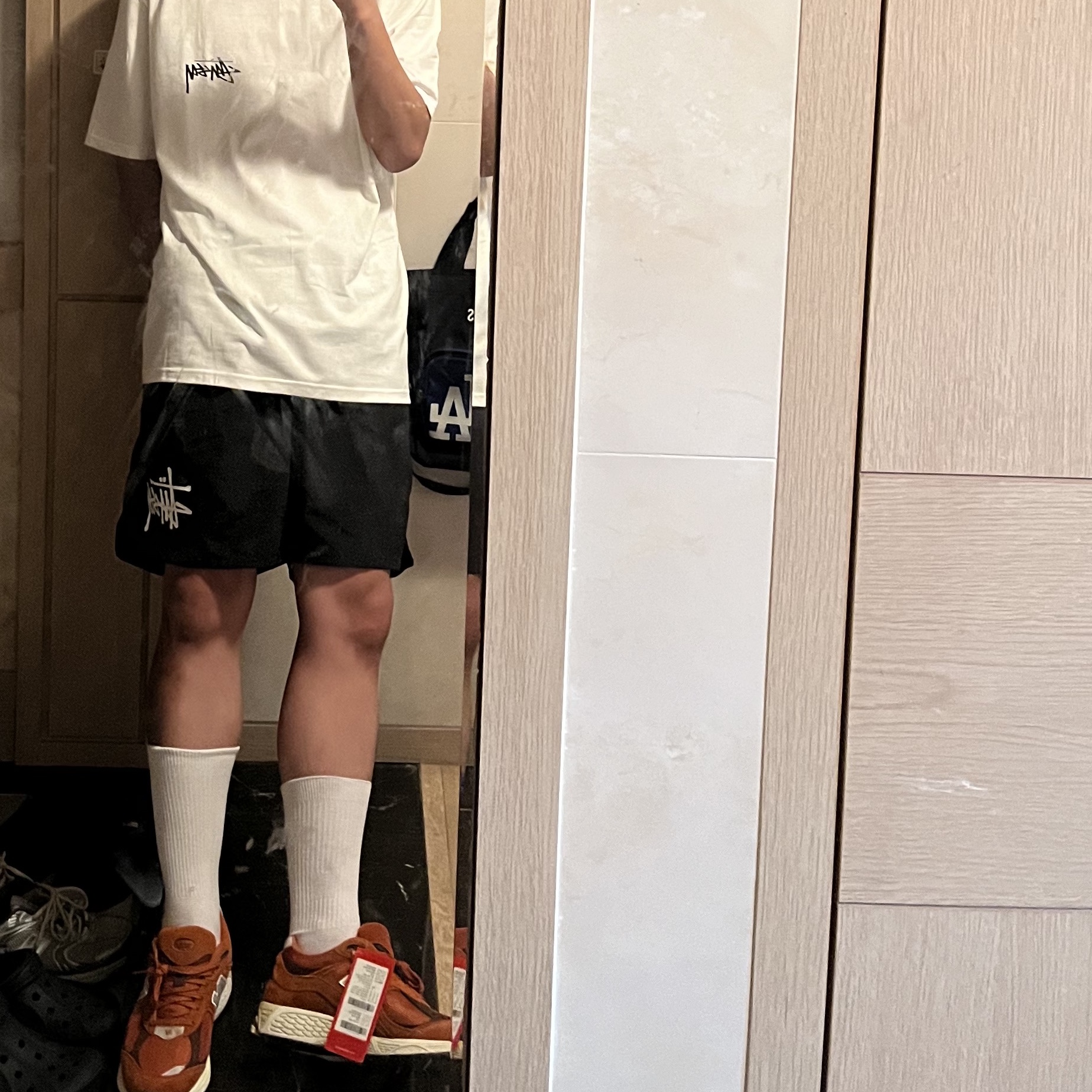 New Balance 2002R Rust Oxide, Stussy Big Basic Water Shorts Black 착용 스타일 - 1