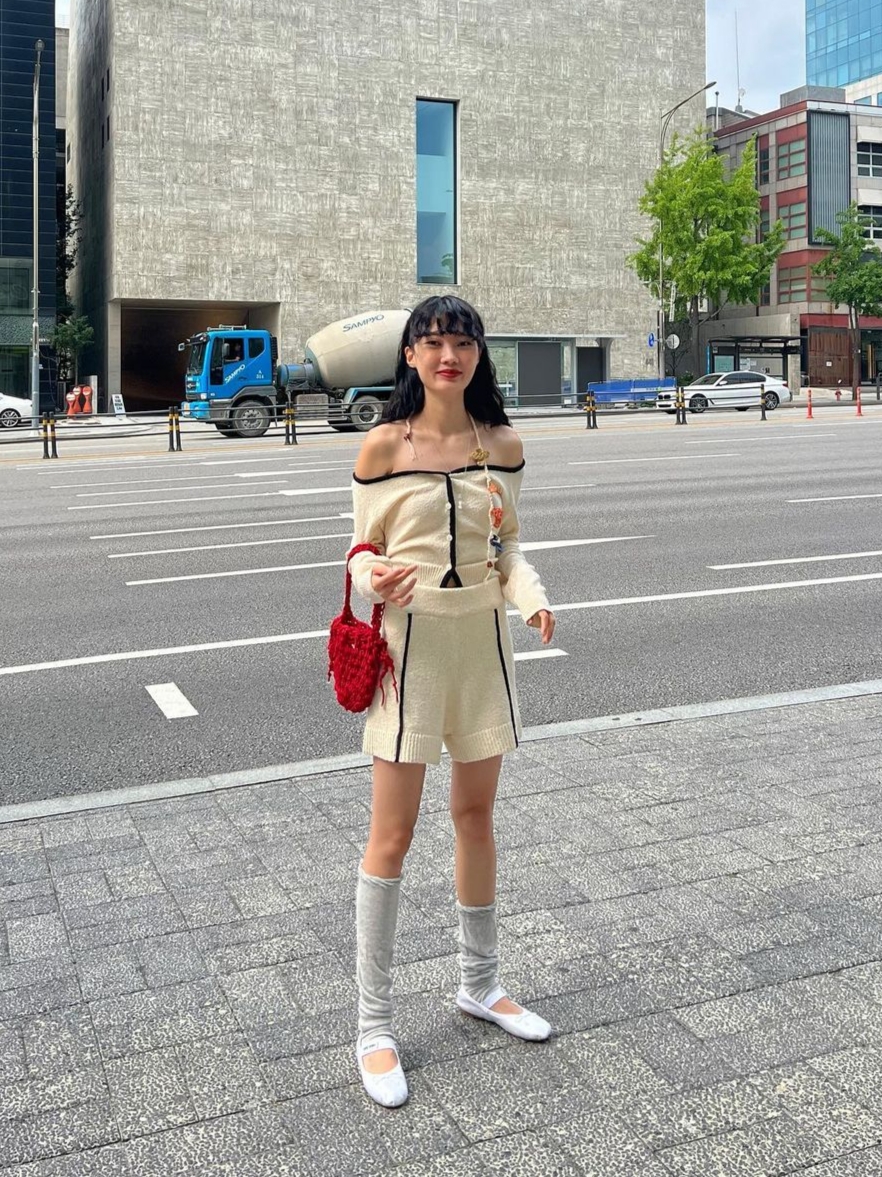 (W) Miu Miu Satin Ballerinas White 착용 스타일