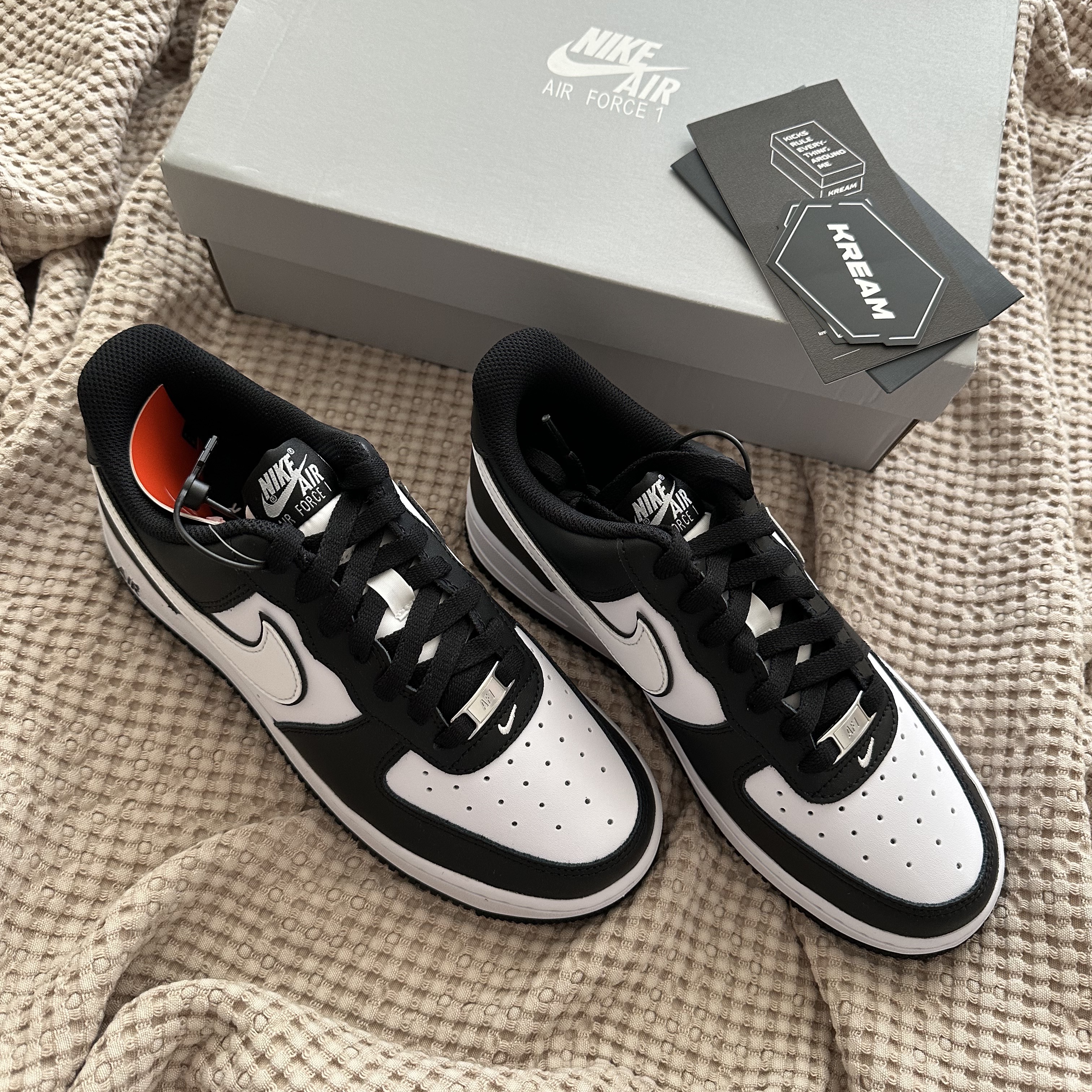 Nike Air Force 1 '07 Black White 착용 스타일 - 2