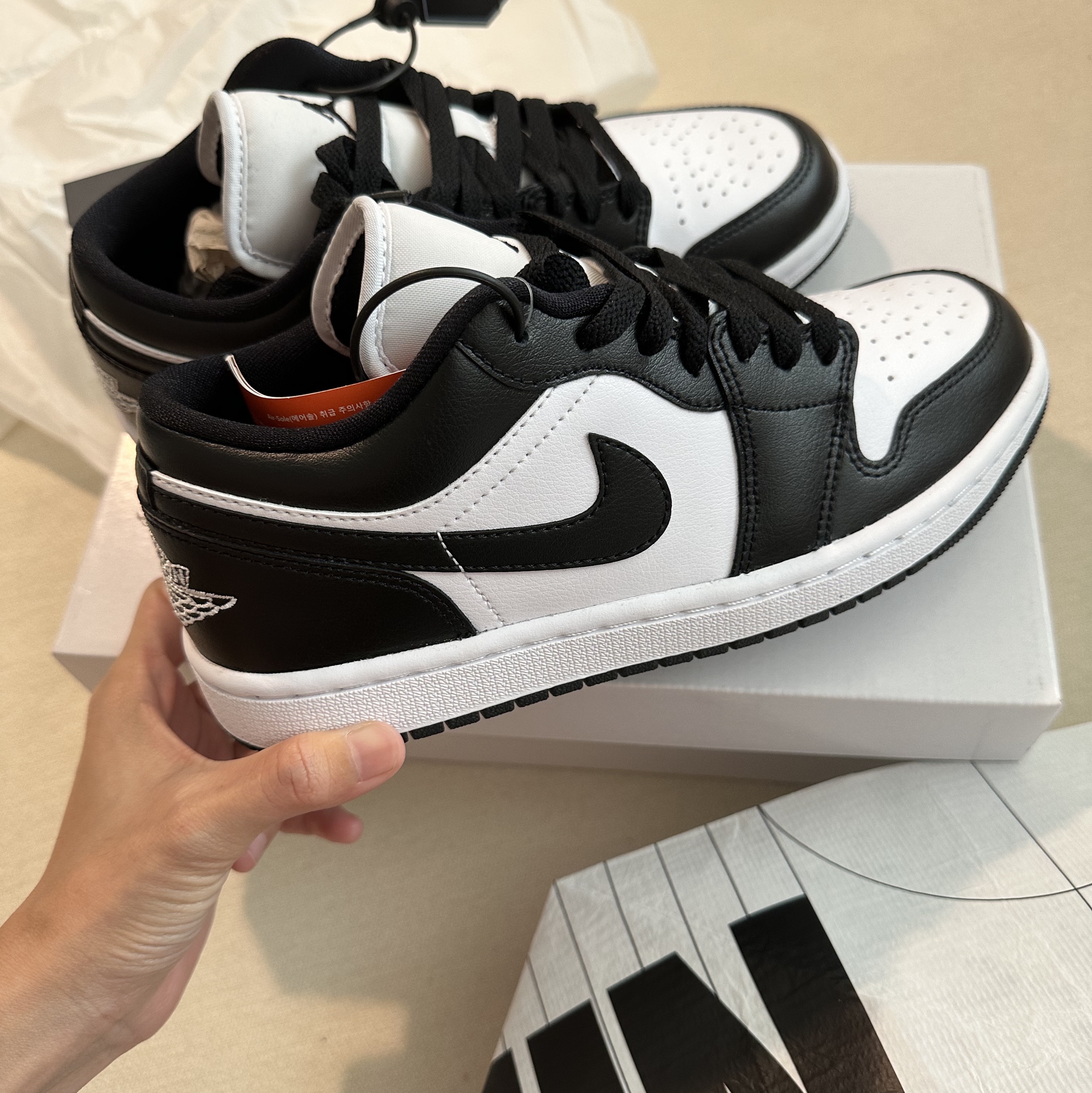 (W) Jordan 1 Low Black and White 착용 스타일 - 1