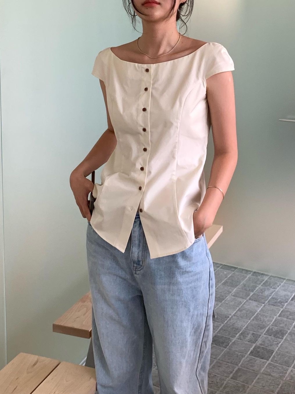 Kindersalmon Women Boat-Neck Blouse Cream 착용 스타일