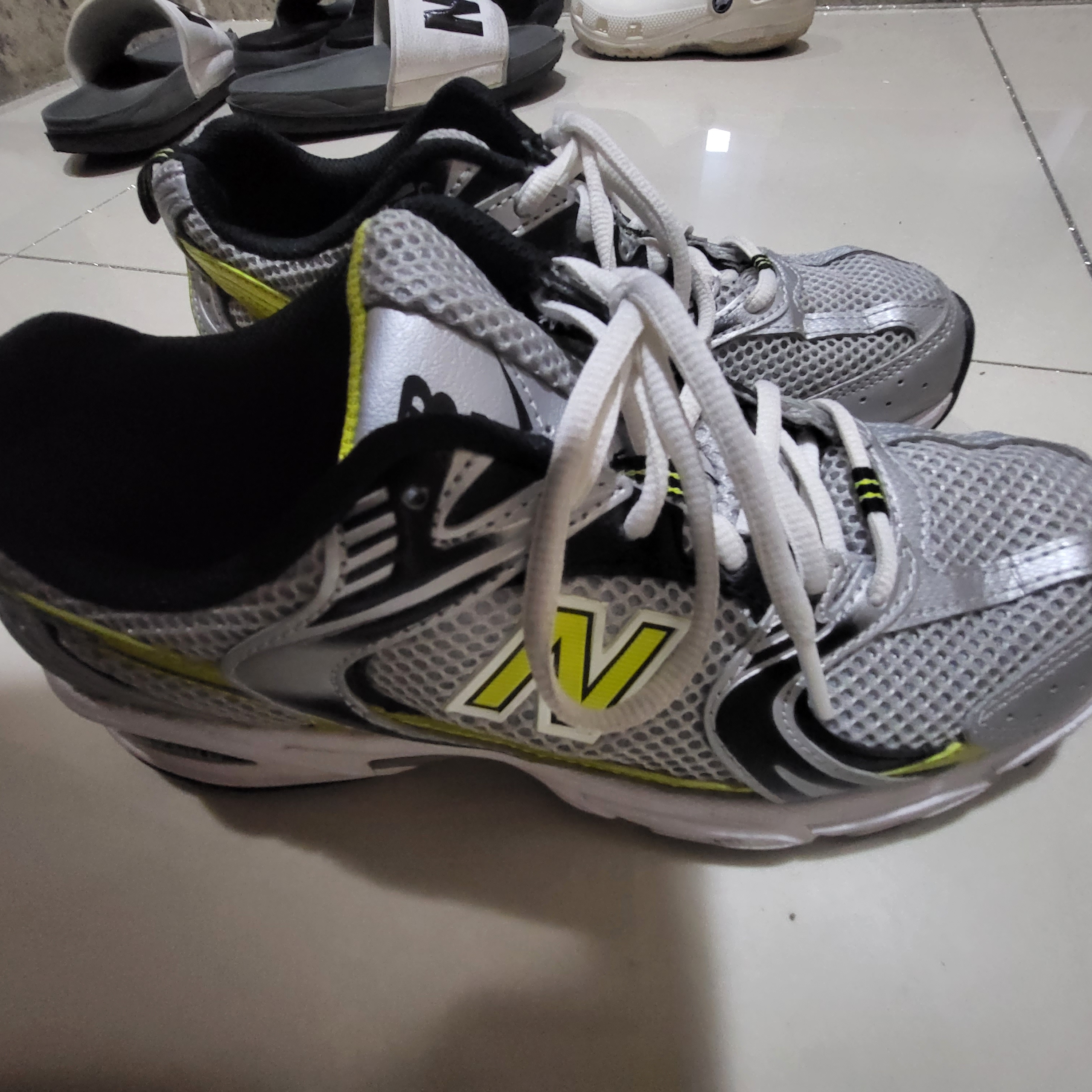 New Balance 530 Silver 착용 스타일 - 1