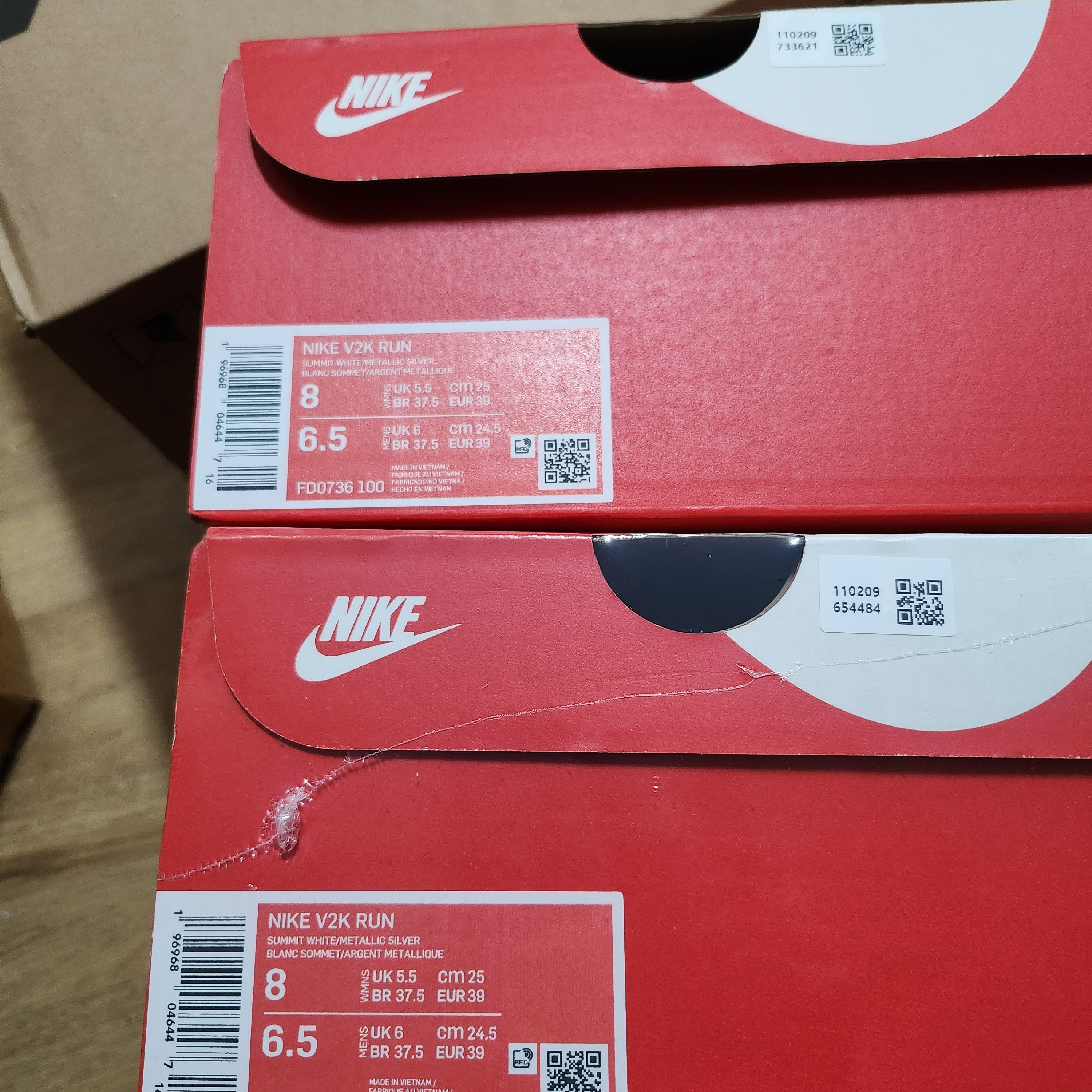 Nike V2K Run Summit White Metallic Silver 착용 스타일 - 4
