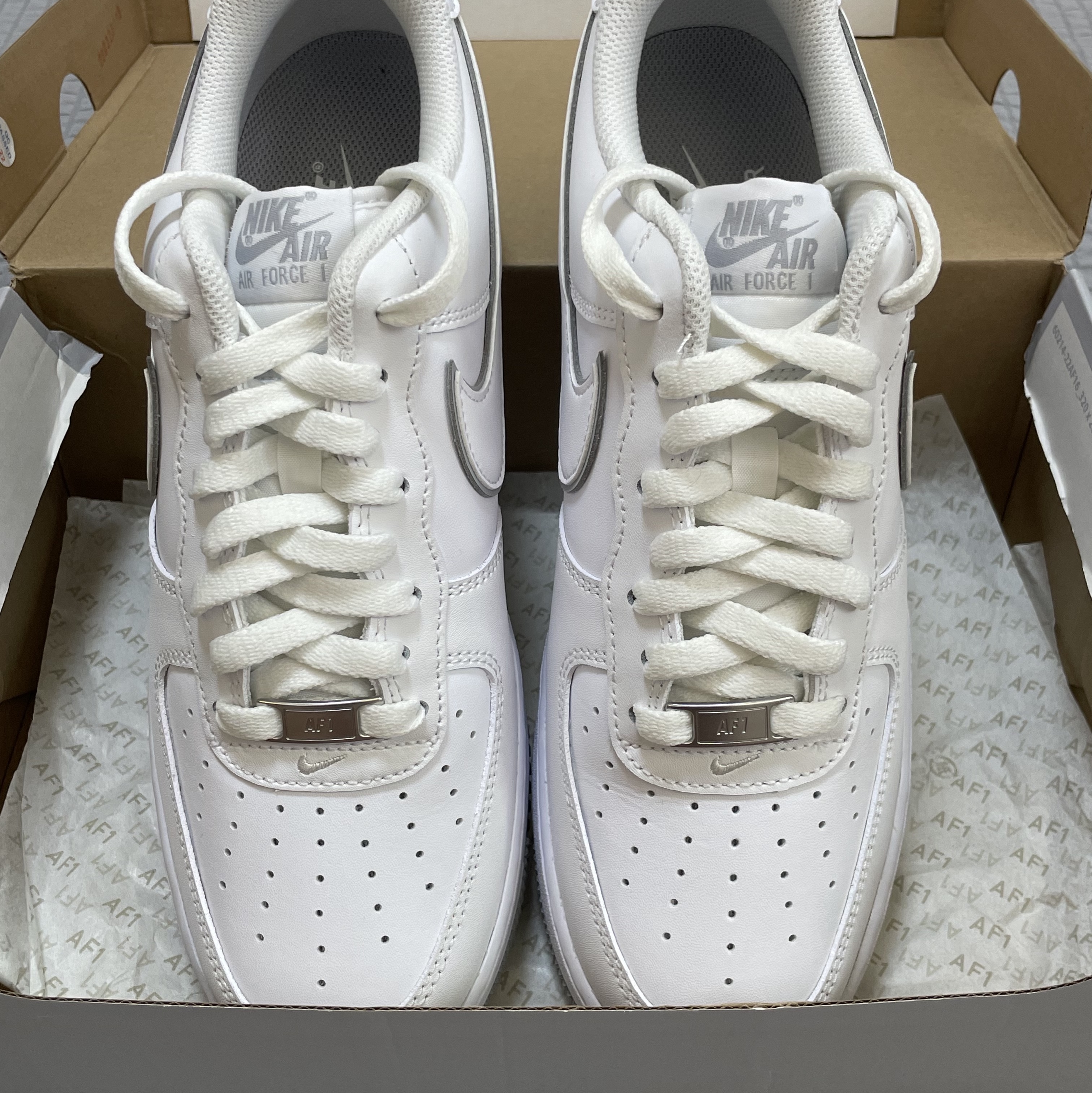 Nike Air Force 1 '07 White Wolf Grey 착용 스타일 - 4