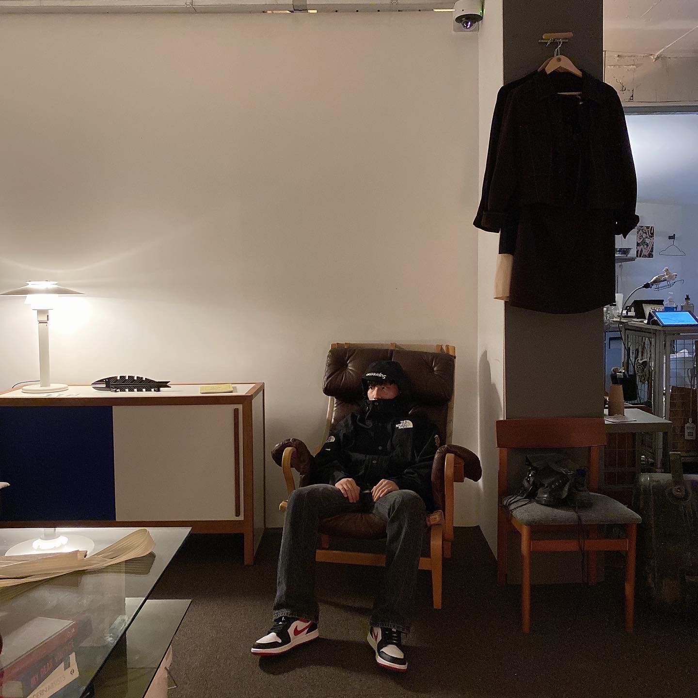 Jordan 1 Mid Gym Red Black White, Supreme x The North Face RTG Jacket + Vest Black - 20SS 착용 스타일