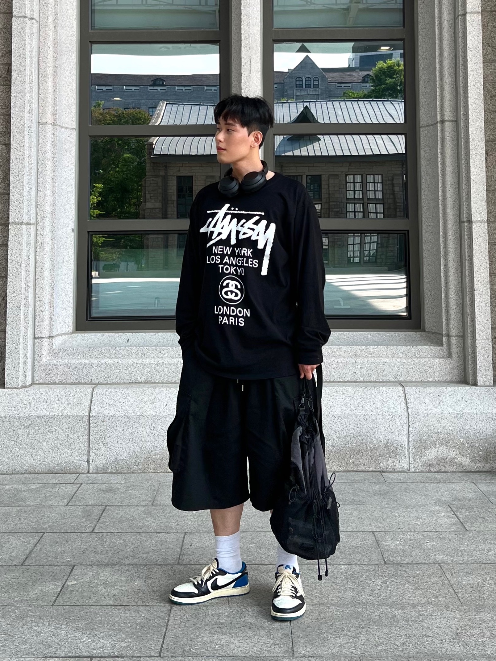 Jordan 1 x Travis Scott x Fragment Retro Low OG SP Military Blue, Stussy World Tour LS T-Shirt Black 착용 스타일