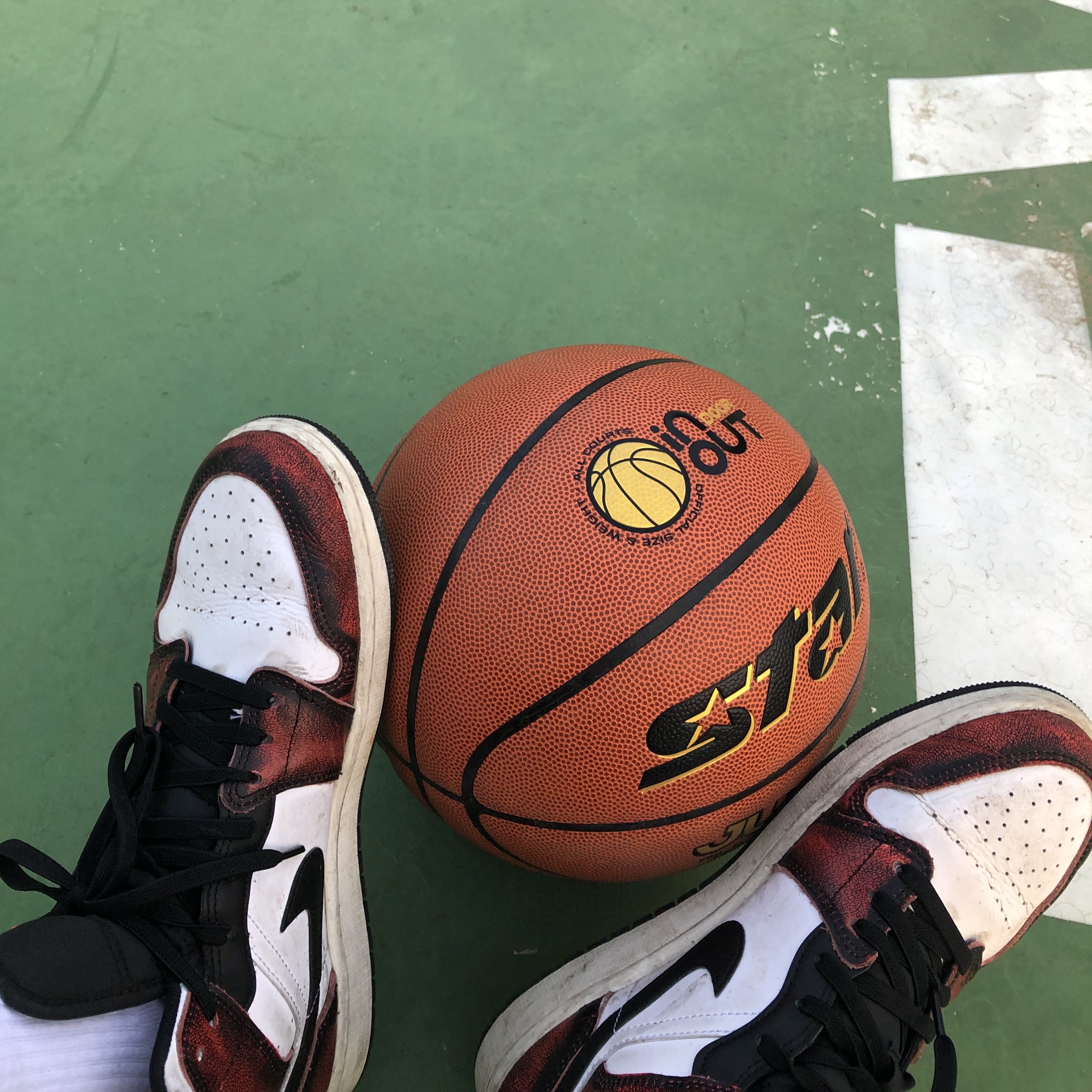 Jordan 1 Mid SE Infrared 23 착용 스타일