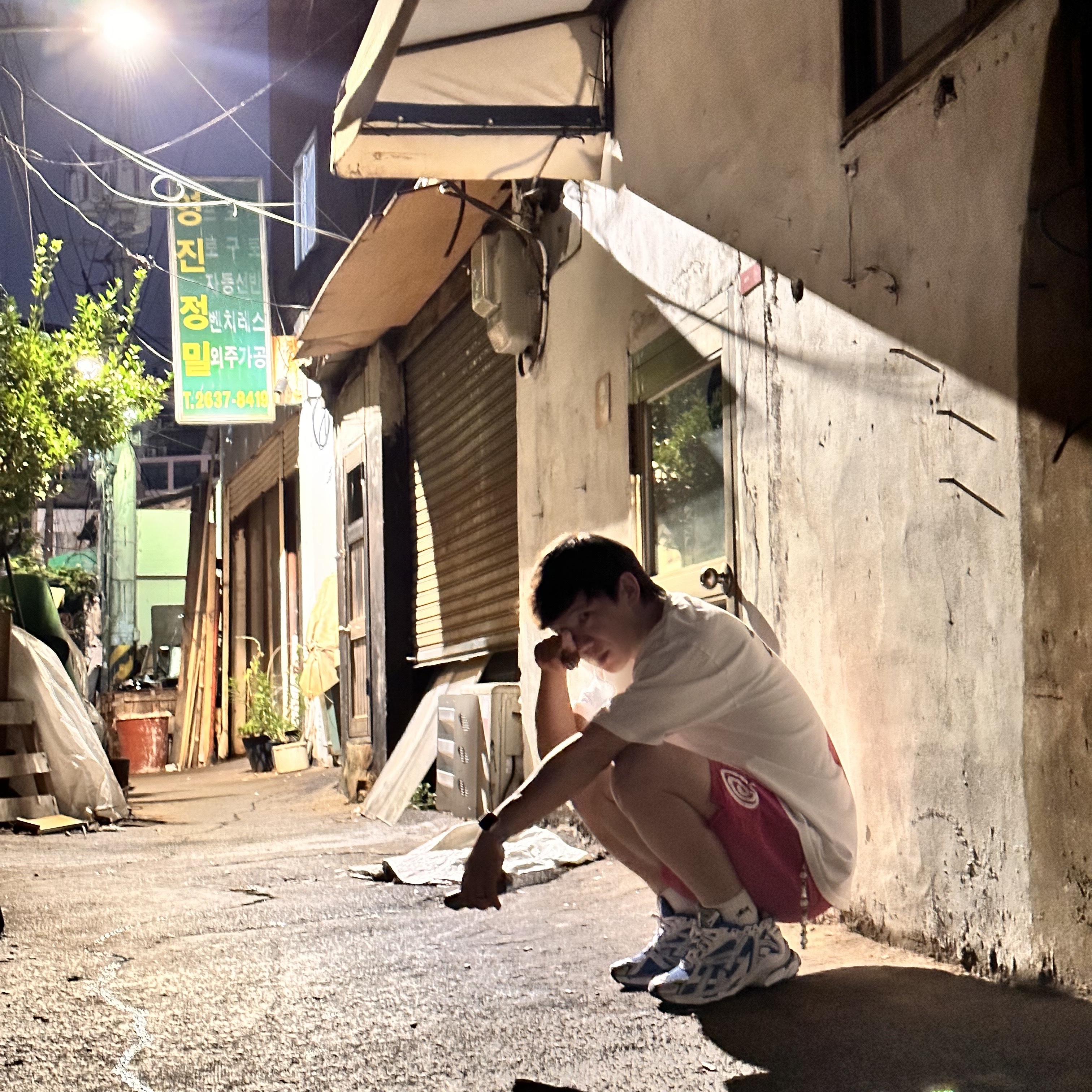 Stussy Fuzzy Dice T-Shirt White, Stussy Curly S Water Shorts Fucshia 착용 스타일