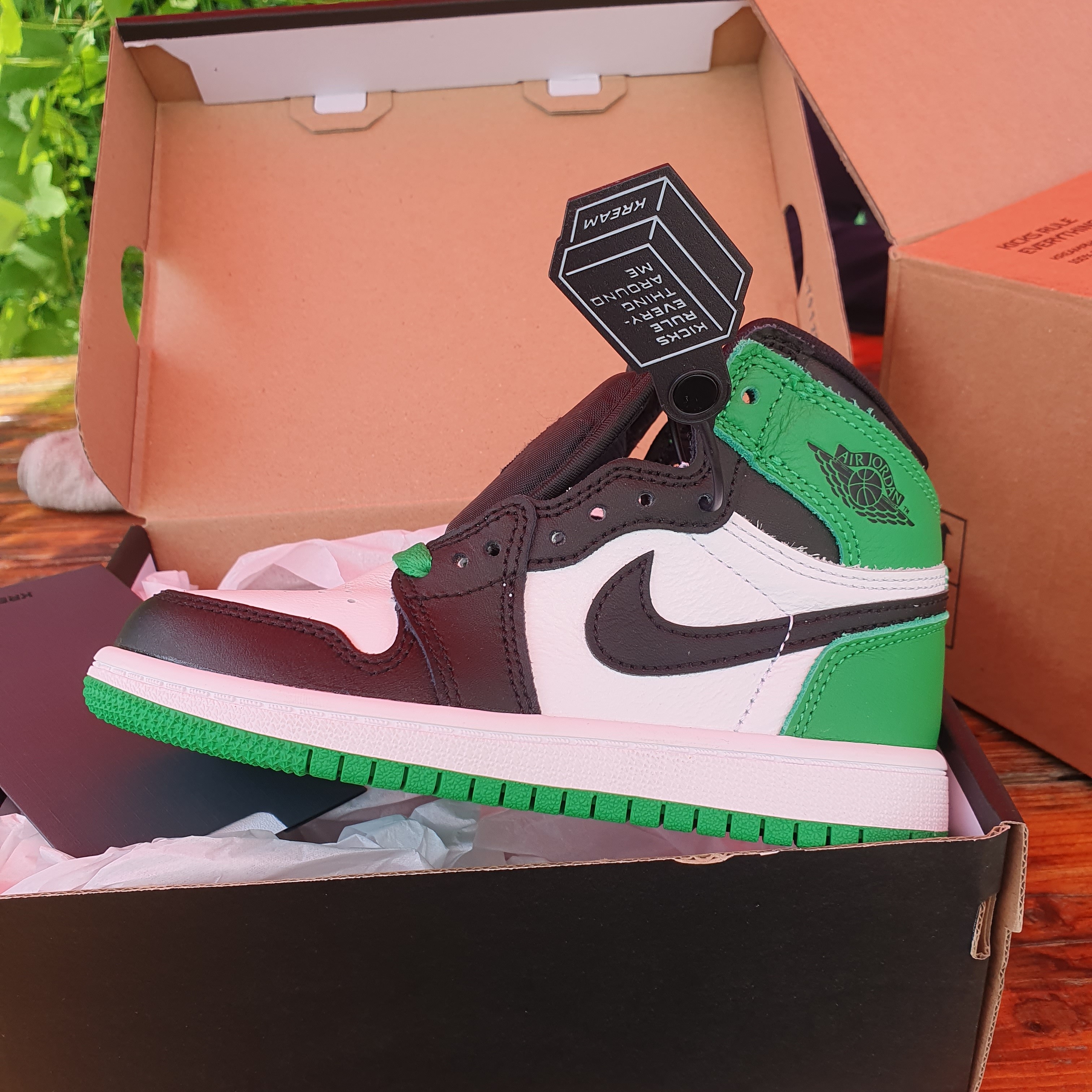 (PS) Jordan 1 Retro High OG Black and Lucky Green 착용 스타일 - 5