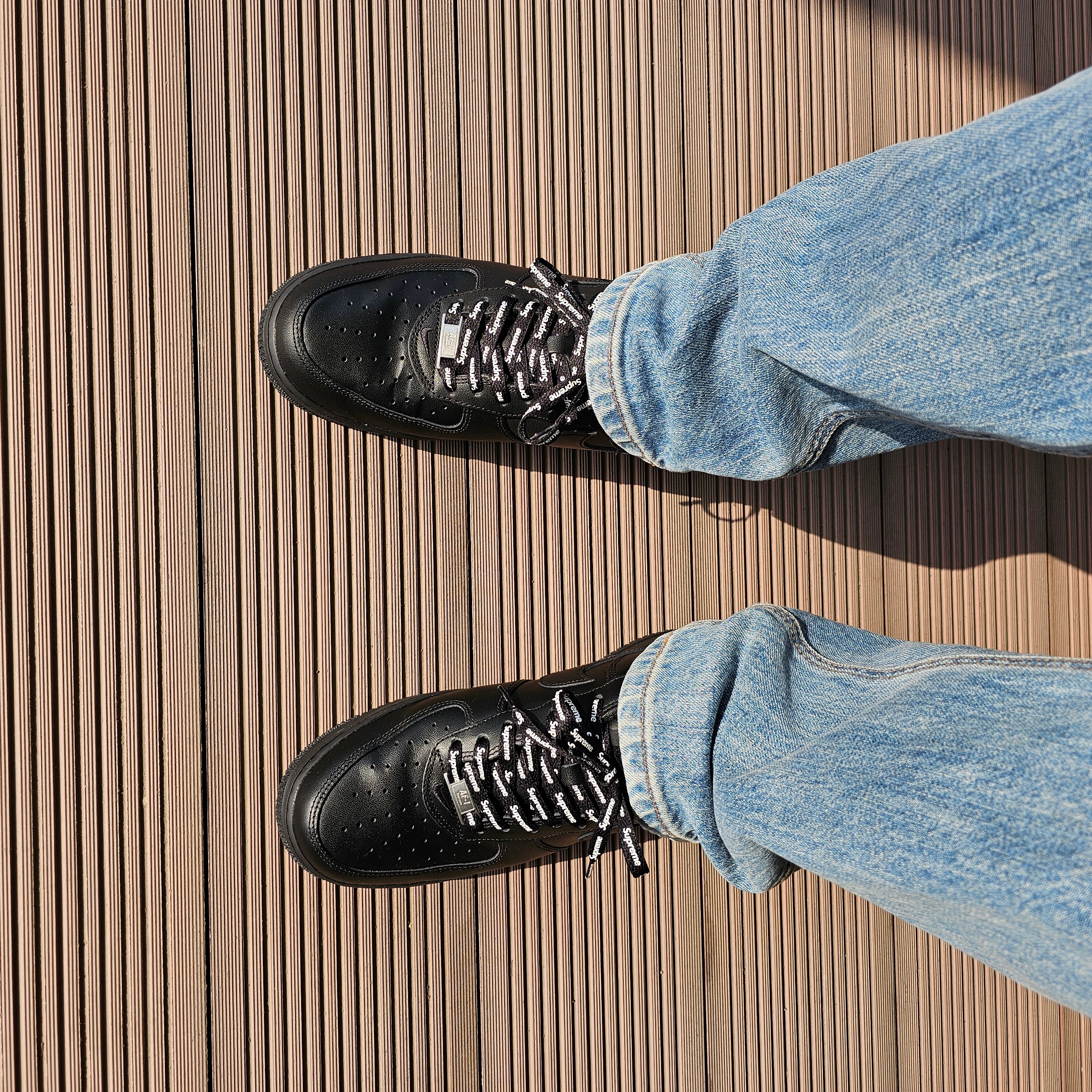Nike x Supreme Air Force 1 Low Black 착용 스타일 - 1
