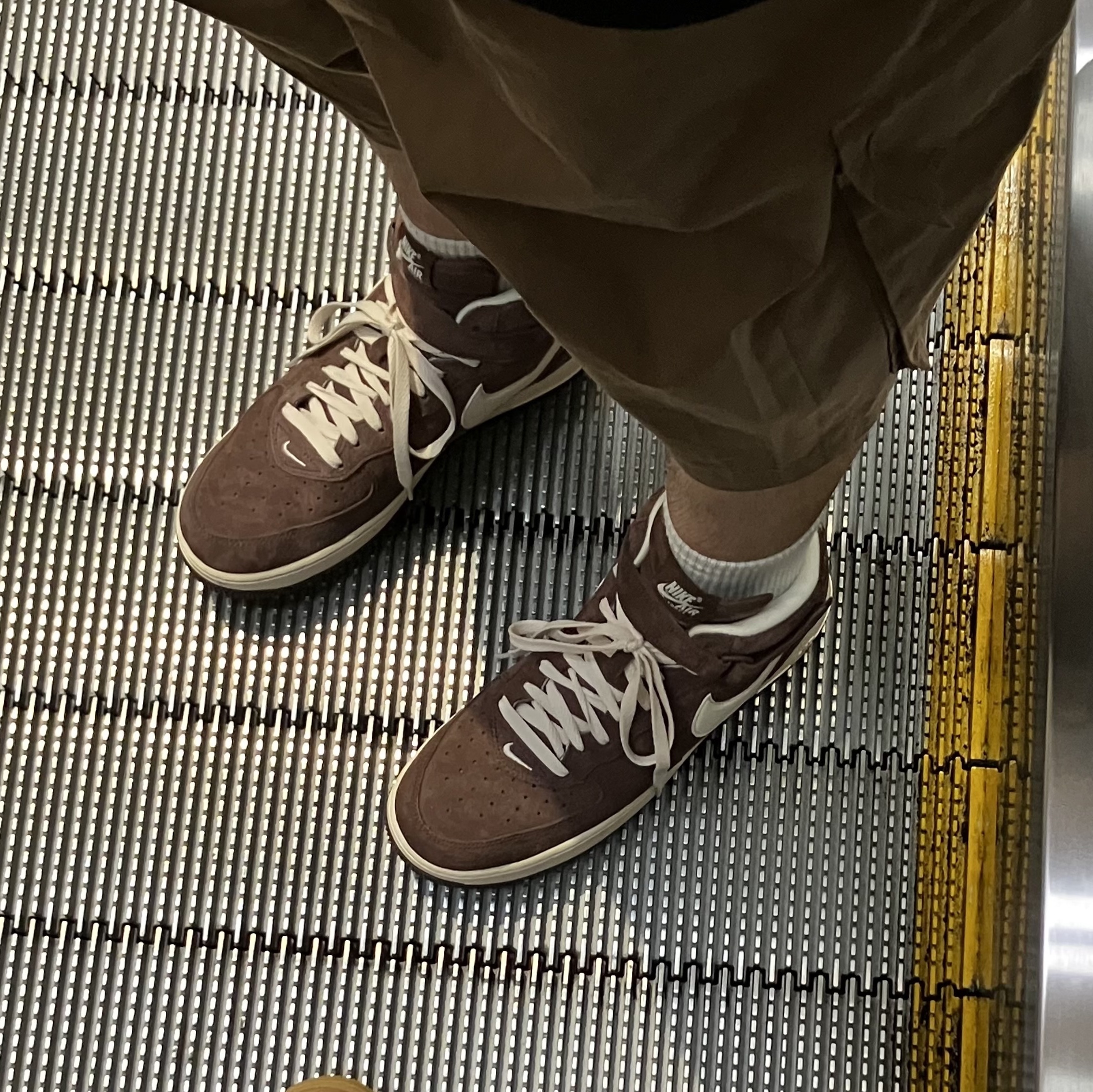 Nike Air Force 1 Mid '07 QS Chocolate 착용 스타일 - 3